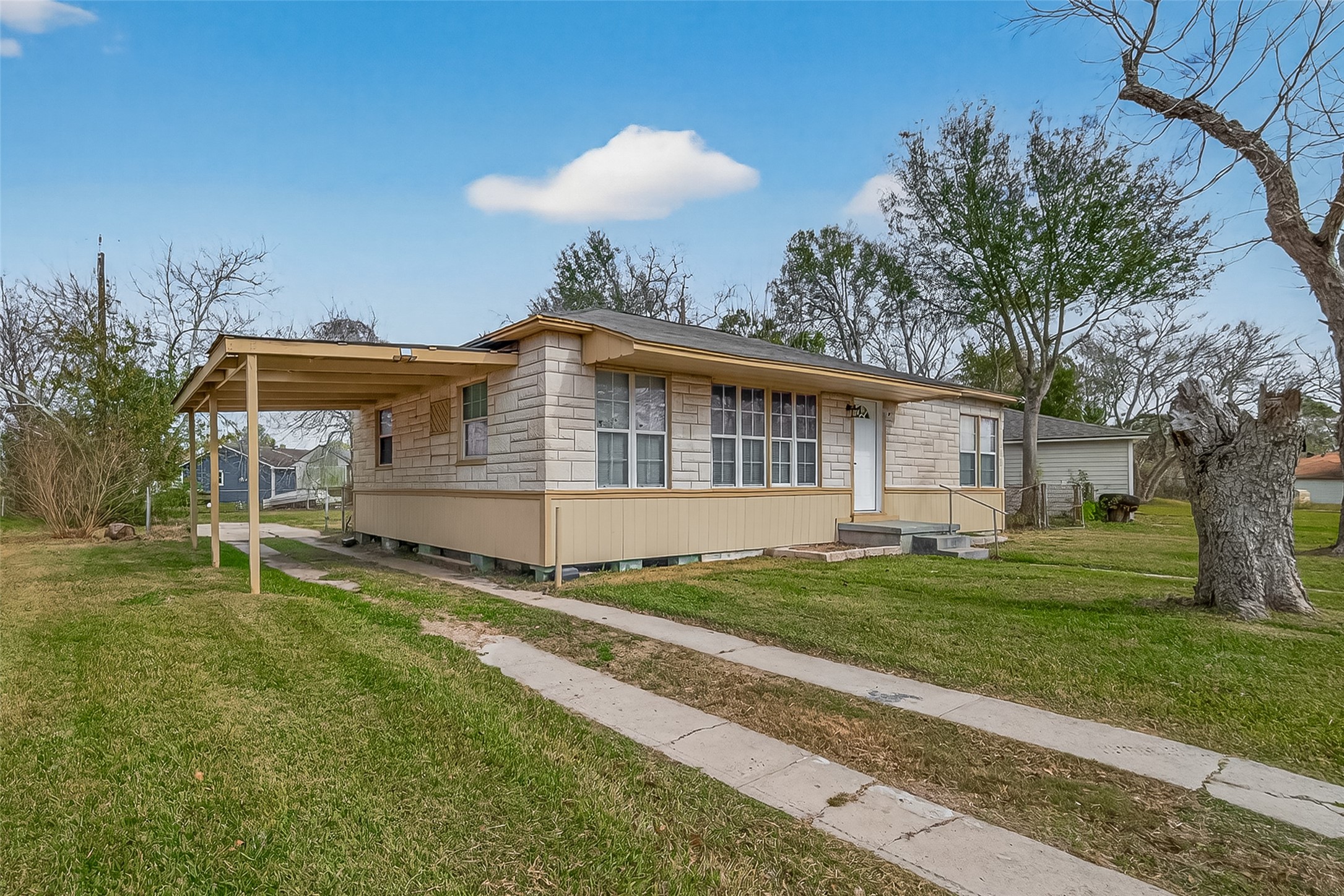1221 Parkway Street Property Photo 3