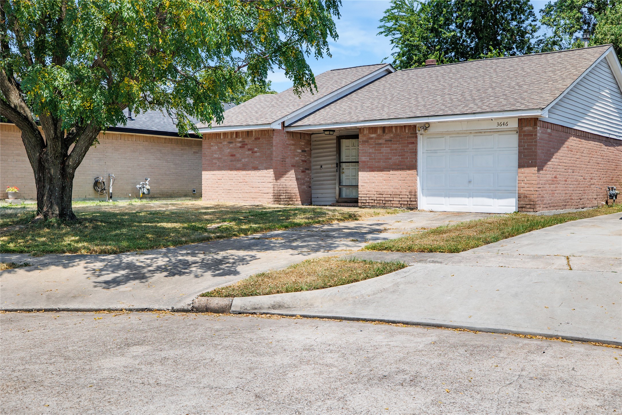 3646 Yorkingham Drive Property Photo 2