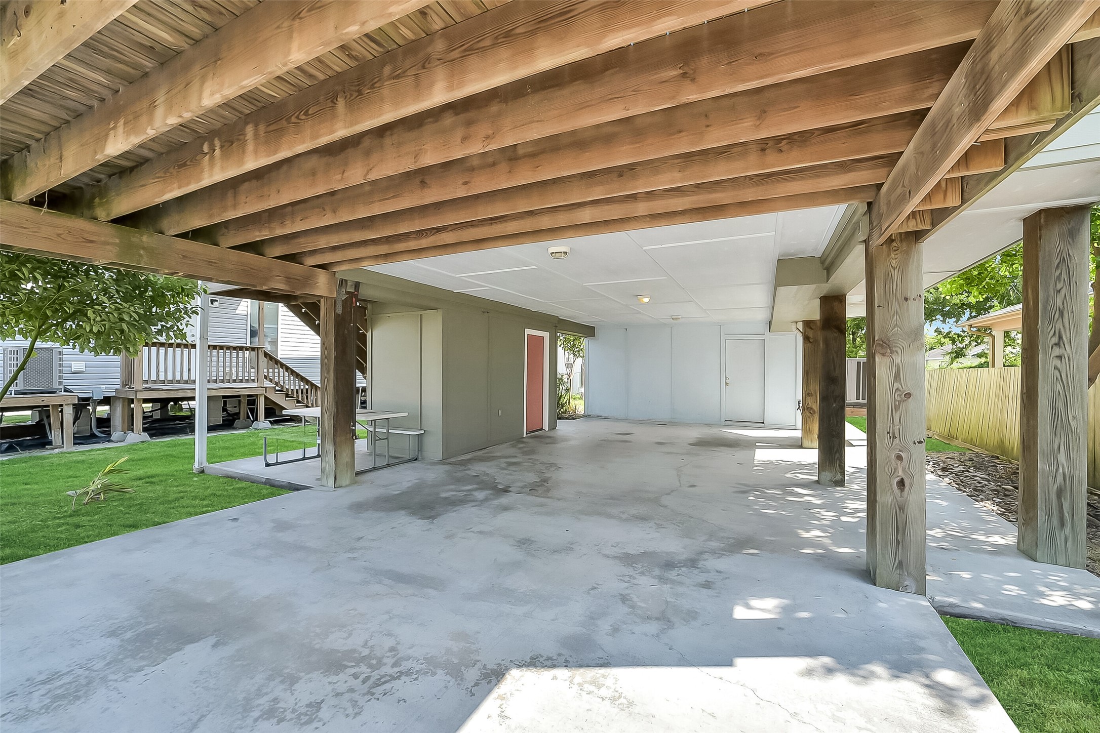 2507 Bay Oaks Harbor Drive Property Photo 3