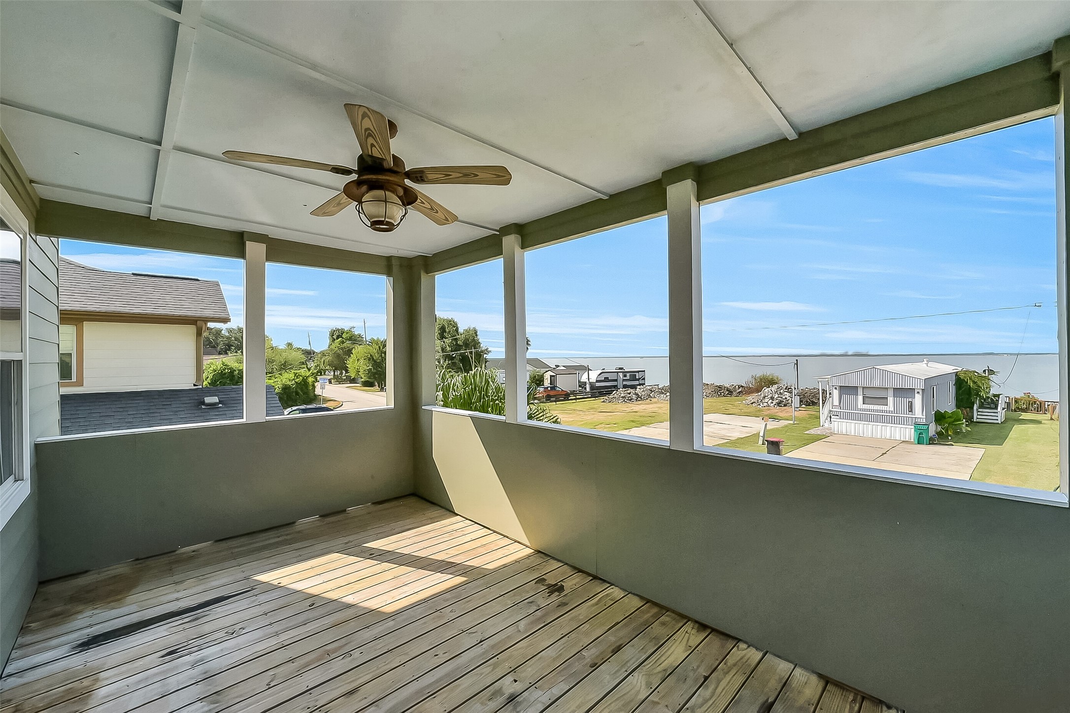 2507 Bay Oaks Harbor Drive Property Photo 6