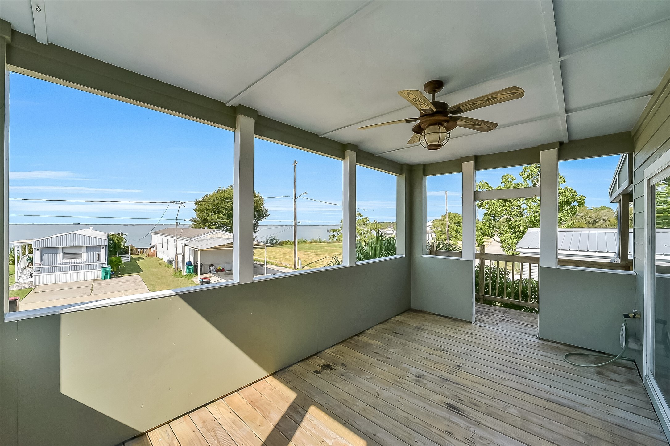 2507 Bay Oaks Harbor Drive Property Photo 7