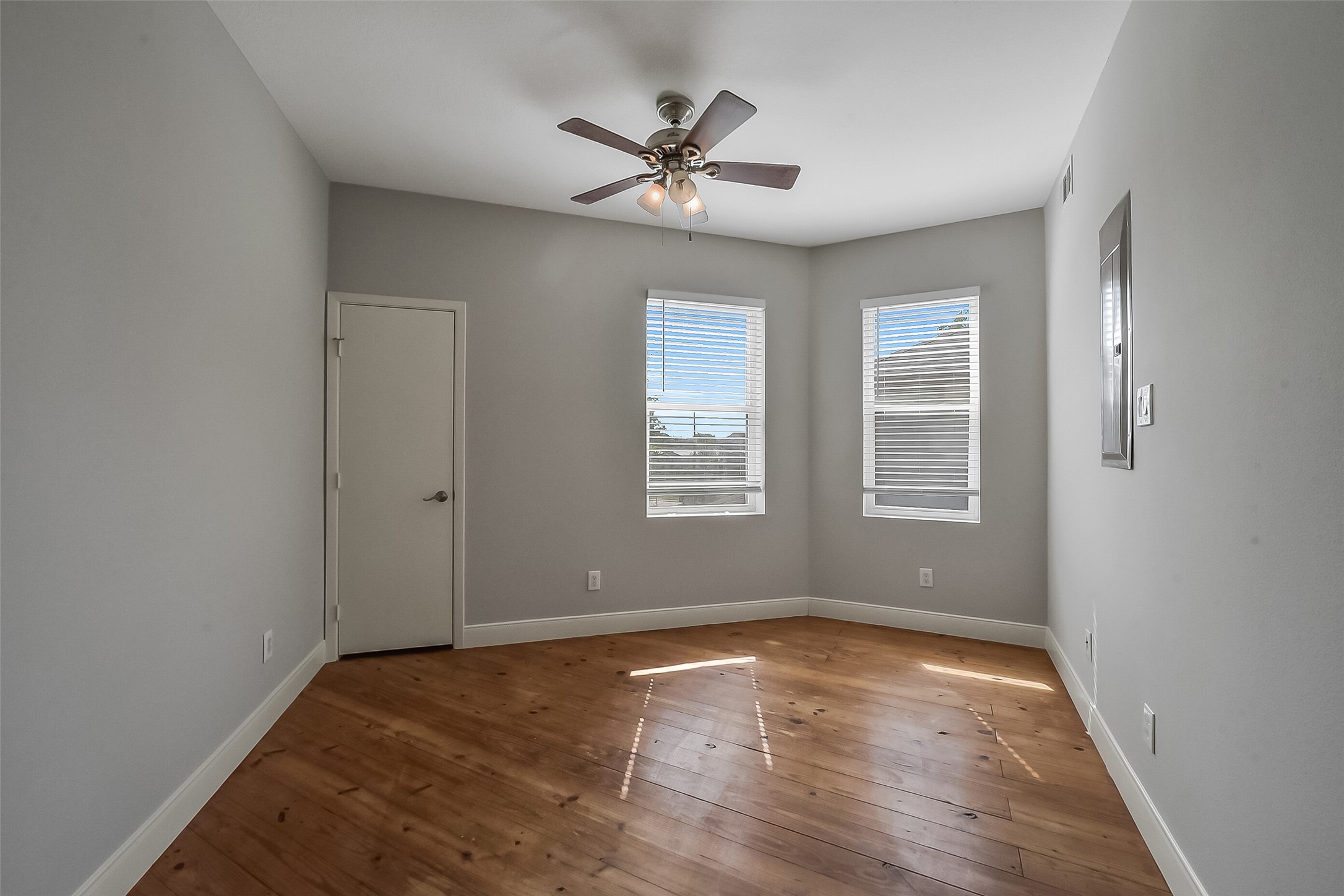 2507 Bay Oaks Harbor Drive Property Photo 18