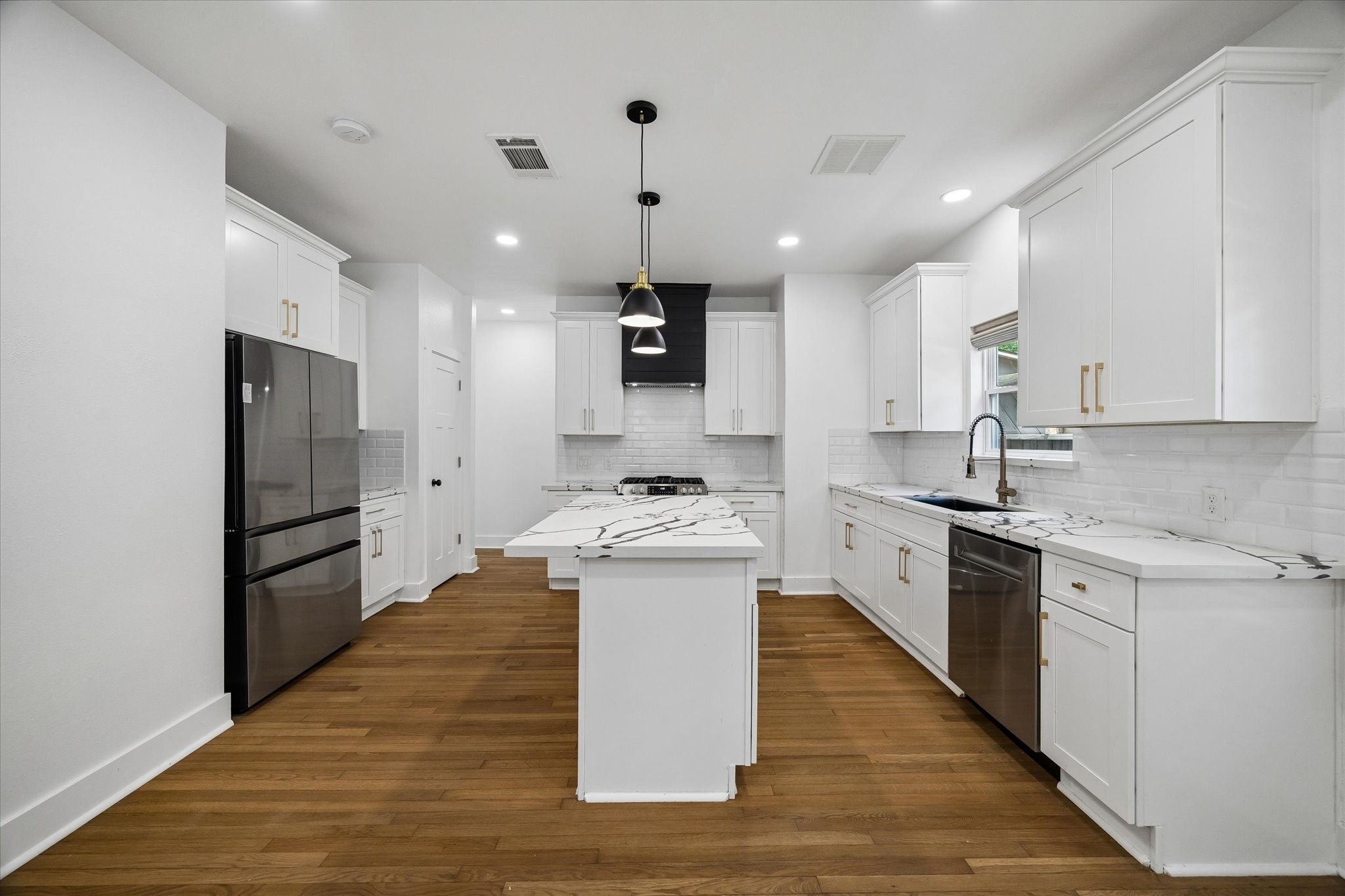 207 Tabor Street Property Photo 4