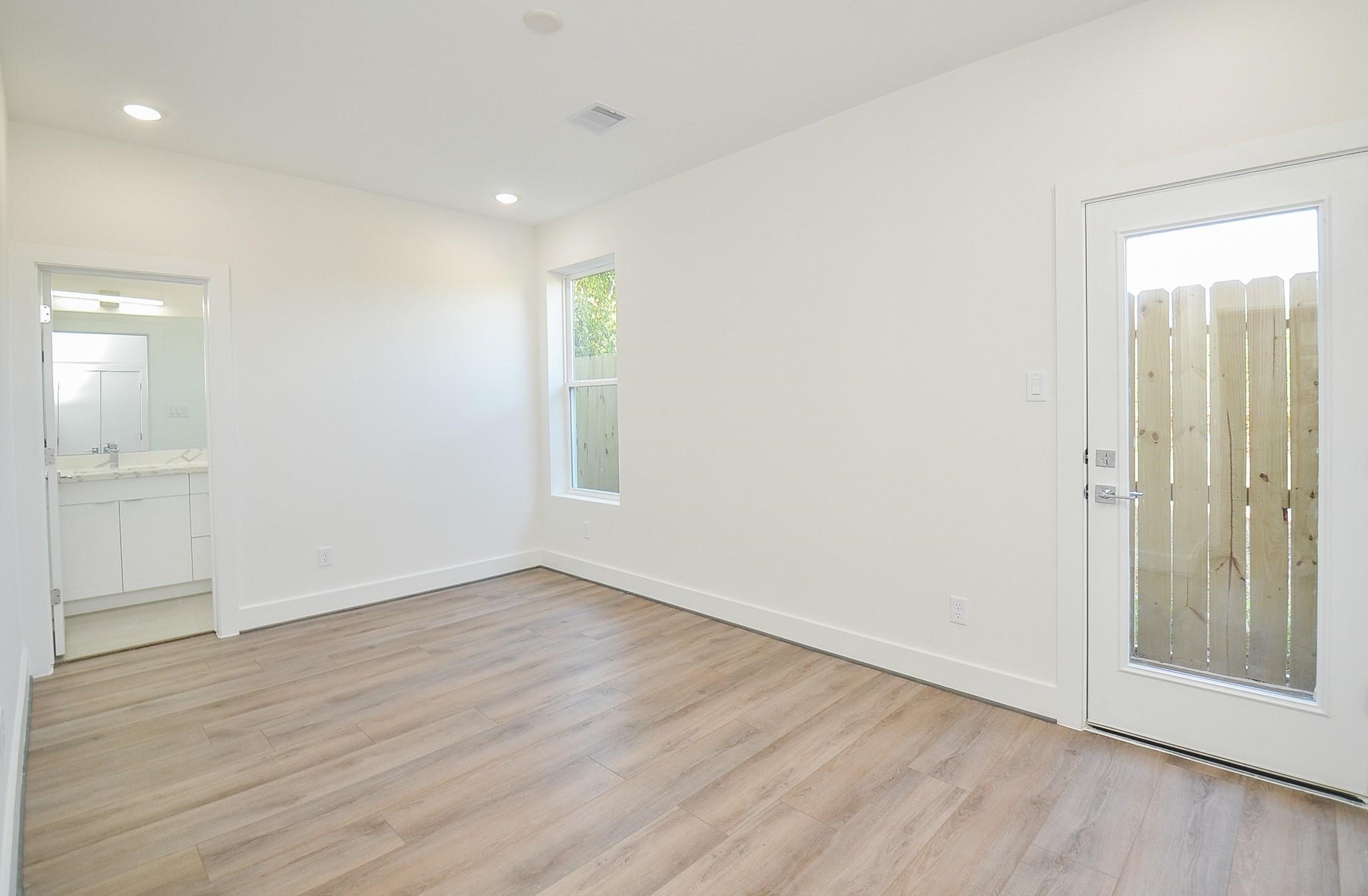 3312 Live Oak Street Property Photo 4