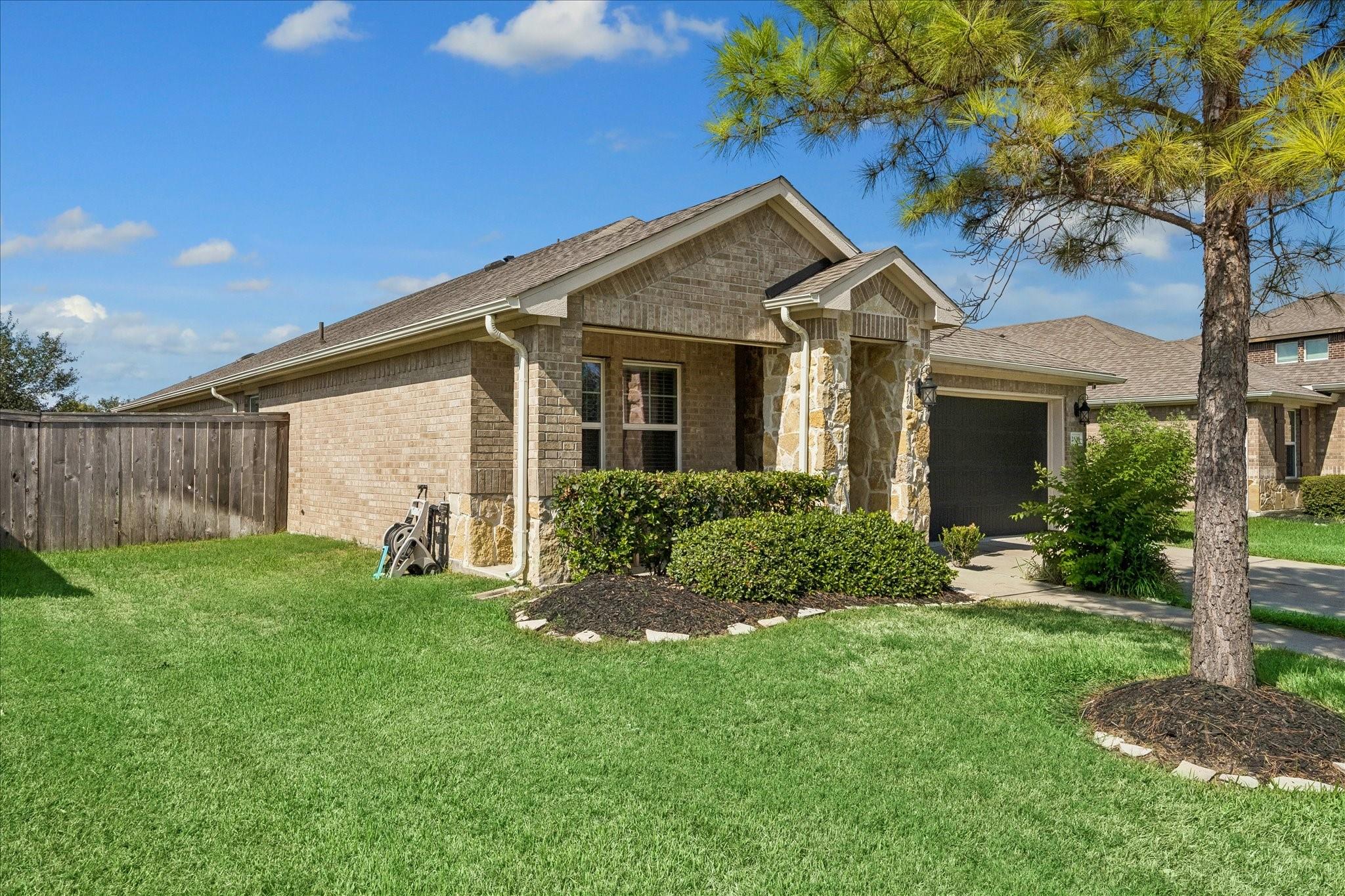 2636 Bellwick Canyon Court, Pearland Tx 77089 Property Photo 3