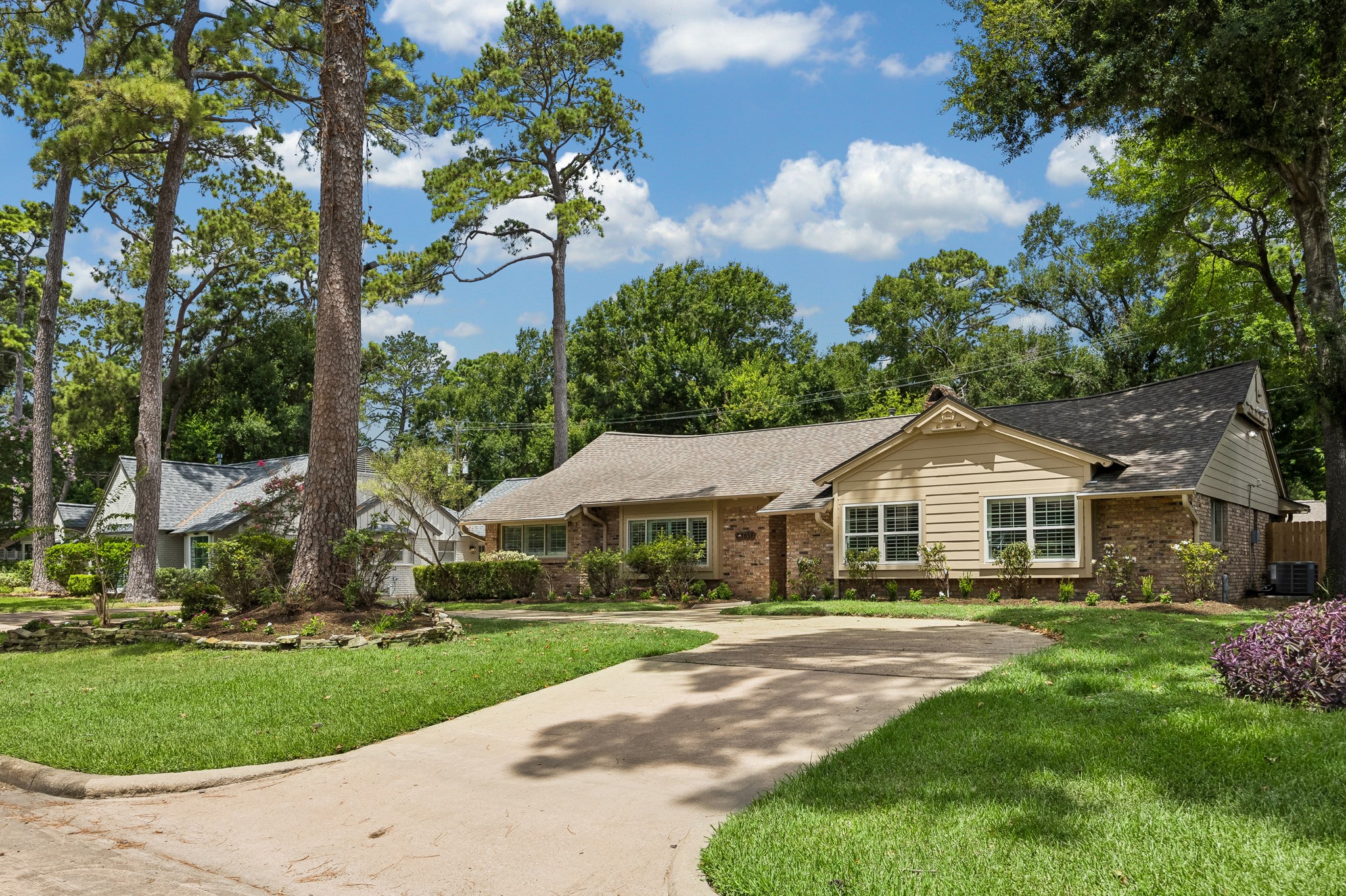 1659 Imperial Crown Drive Property Photo 7