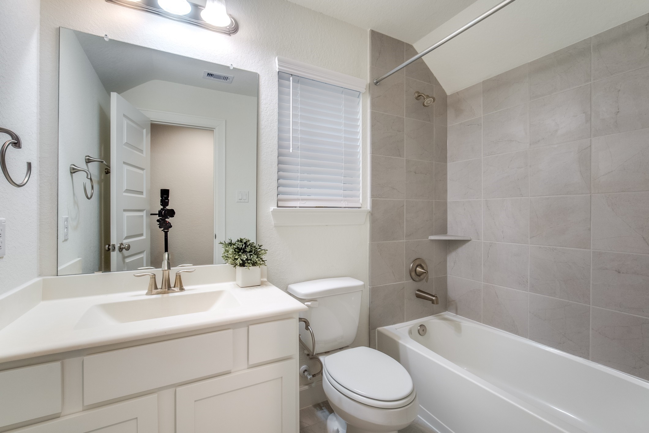 10709 Centre Forest Drive Property Photo 13