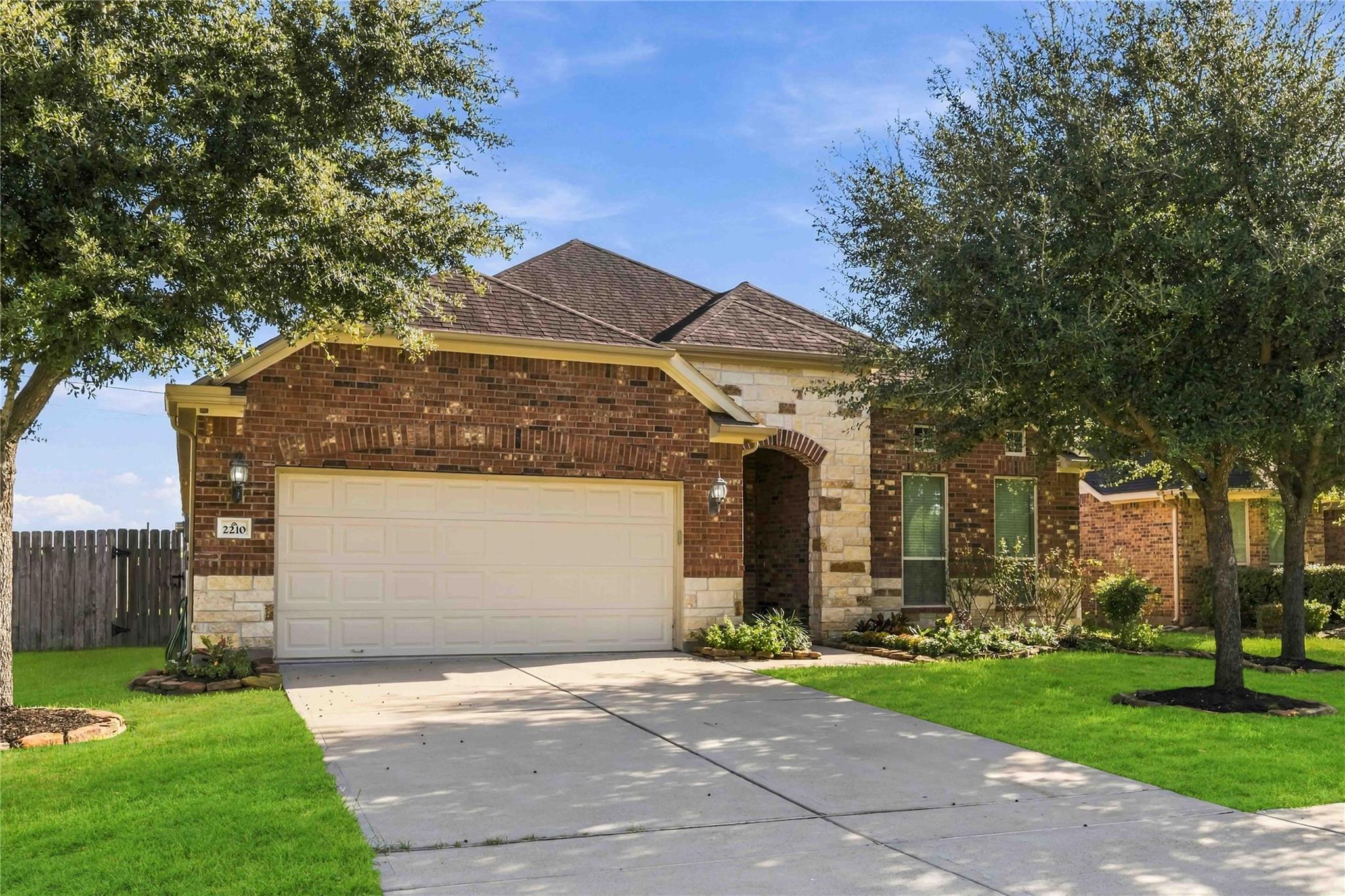 2210 Dama Drive Property Photo 2