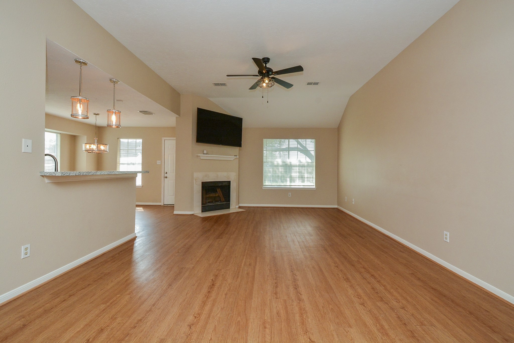 22811 Market Square Lane Property Photo 6