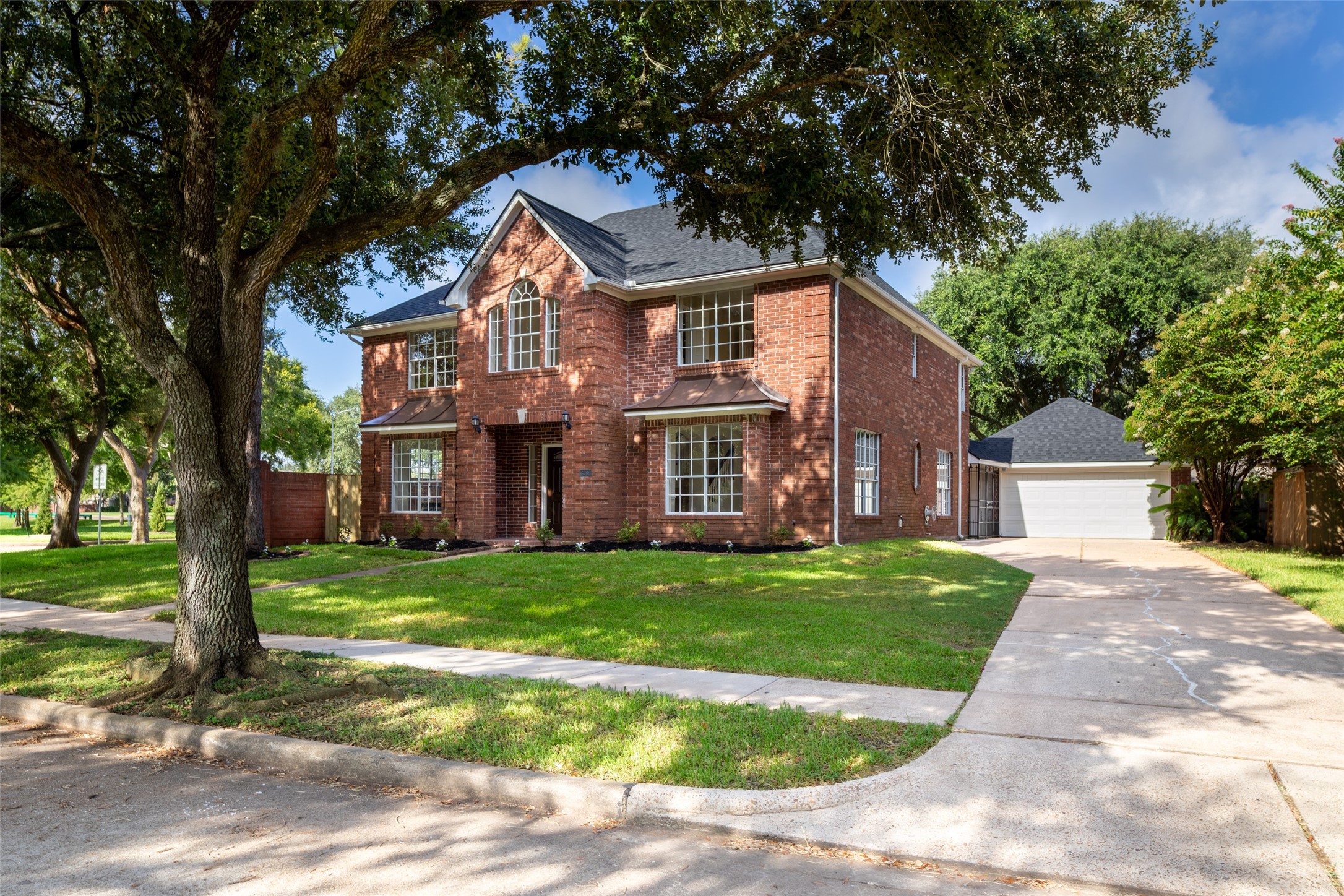 3230 Serene Oak Drive Property Photo 3