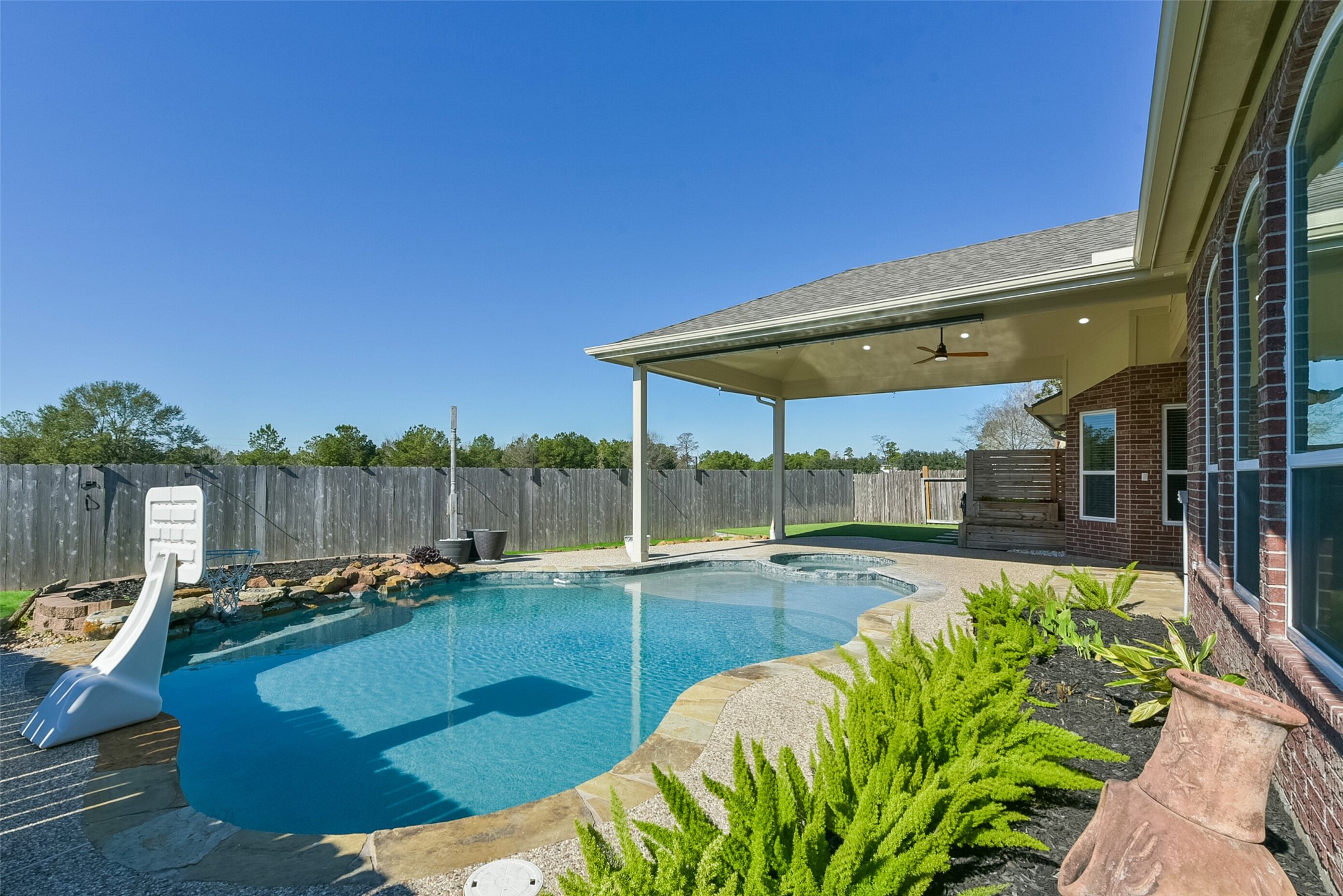 17207 Eagle Ledge Drive Property Photo 3