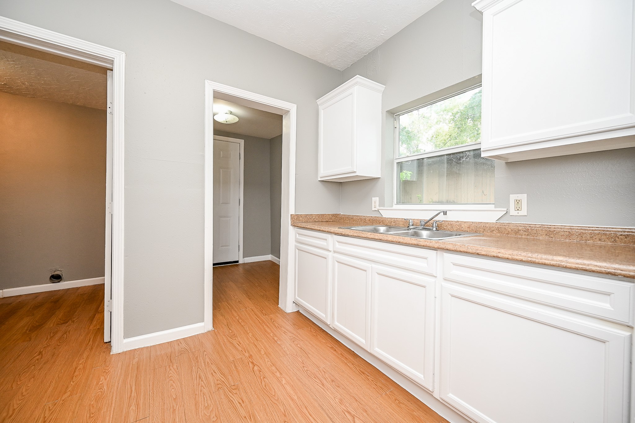 8007 Carver Road Property Photo 9