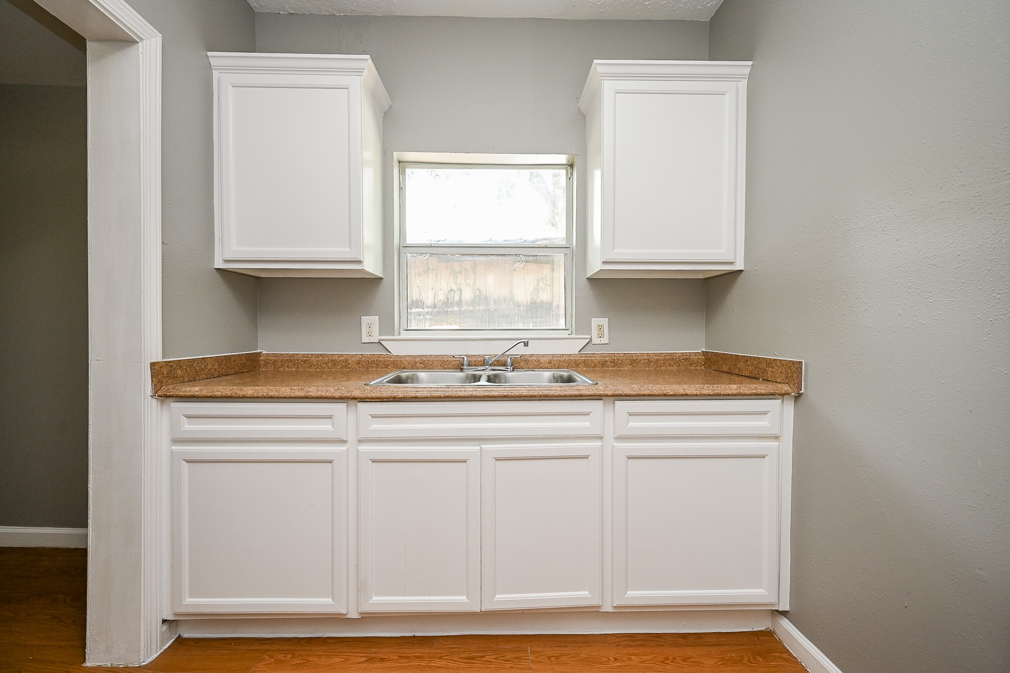 8007 Carver Road Property Photo 10