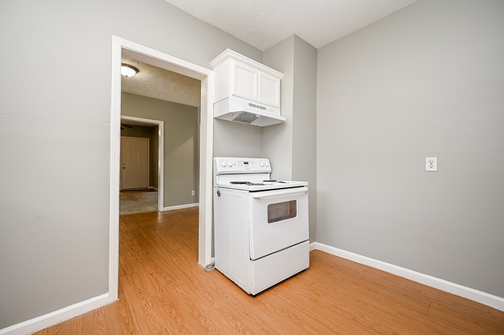 8007 Carver Road Property Photo 15