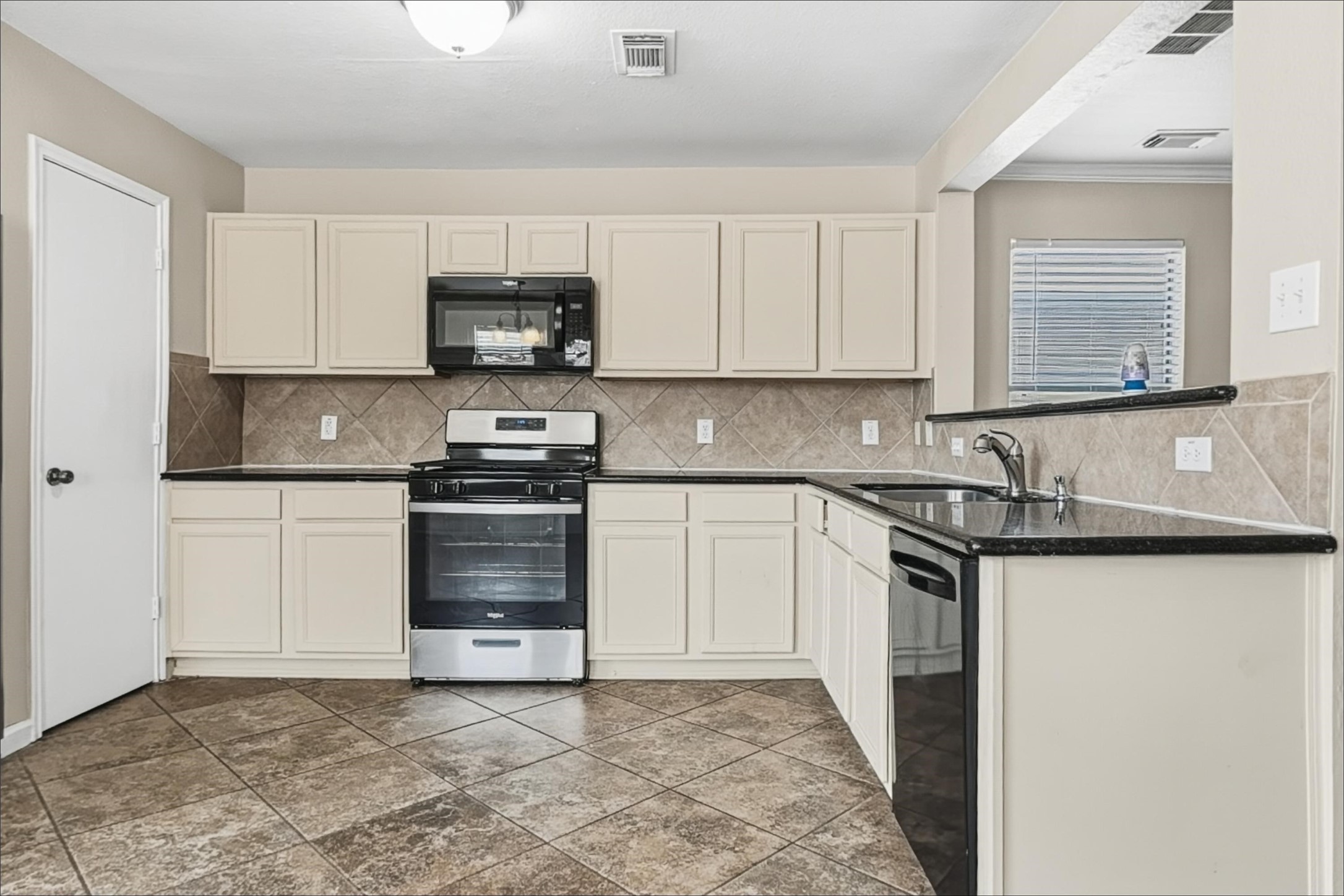 11411 Seven Sisters Drive Property Photo 2