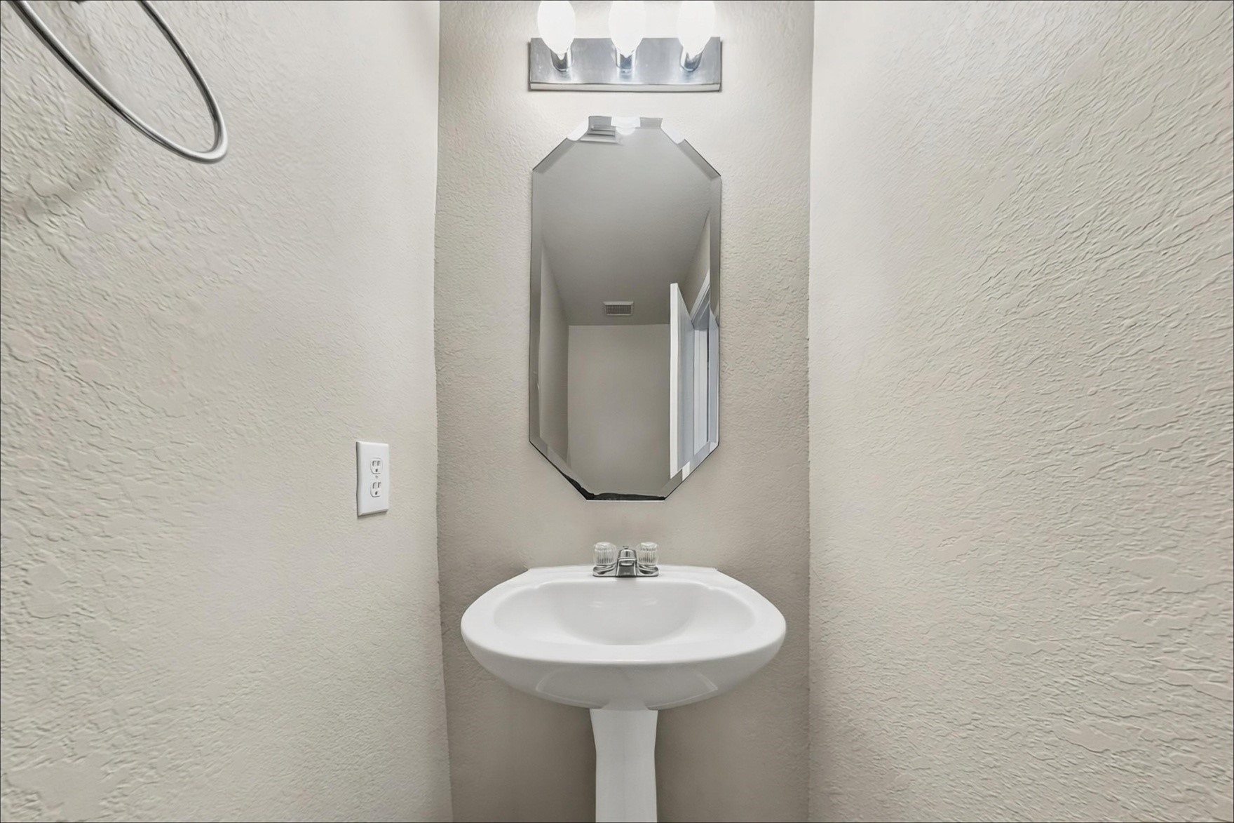 11411 Seven Sisters Drive Property Photo 7