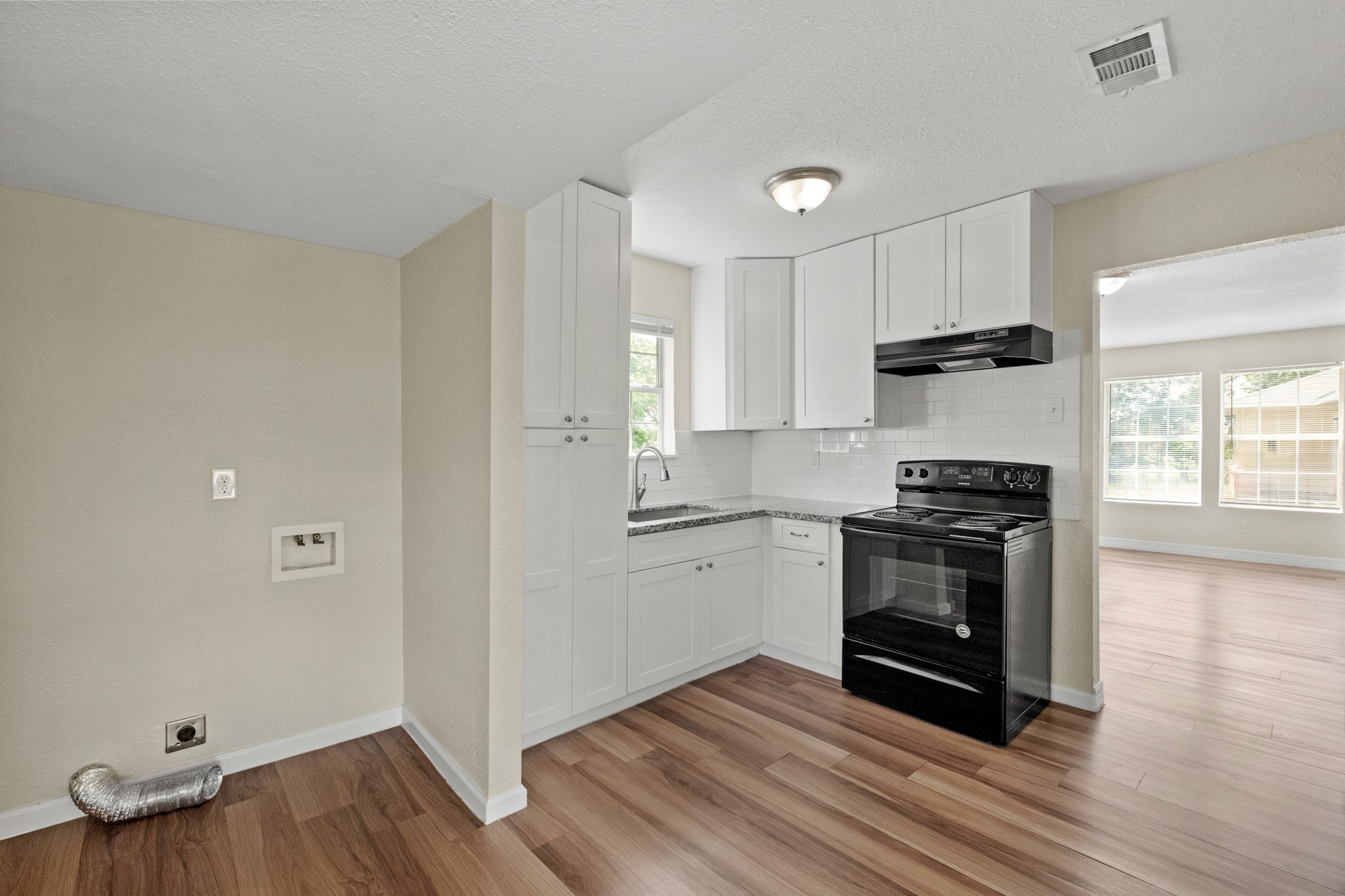 8244 Hartford Street Property Photo 4