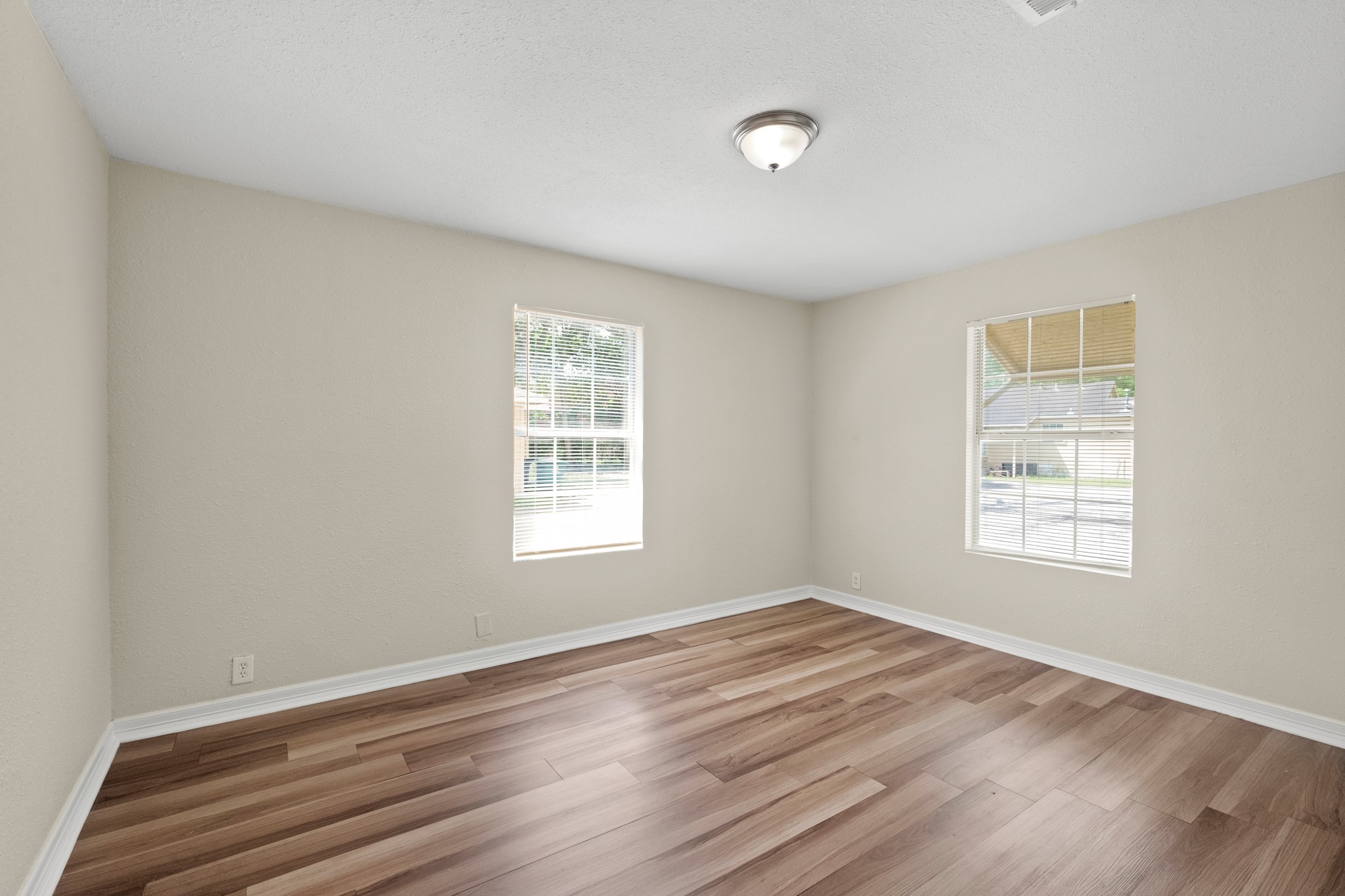 8244 Hartford Street Property Photo 6