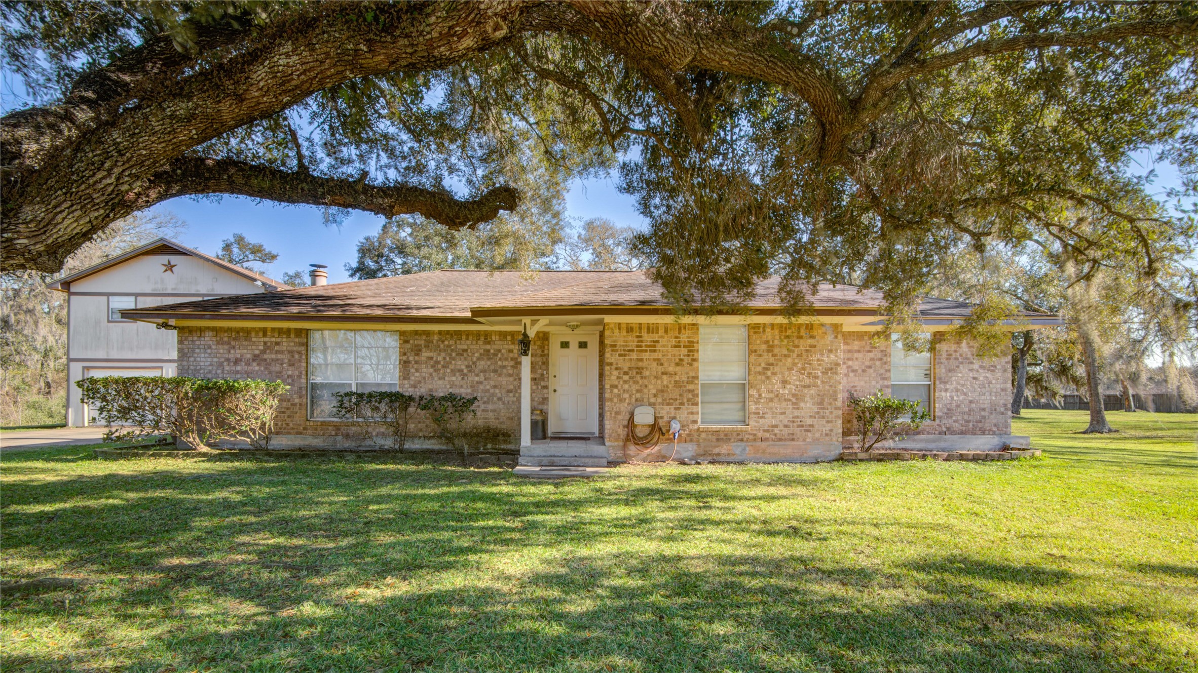 411 County Road 912a Property Photo 1