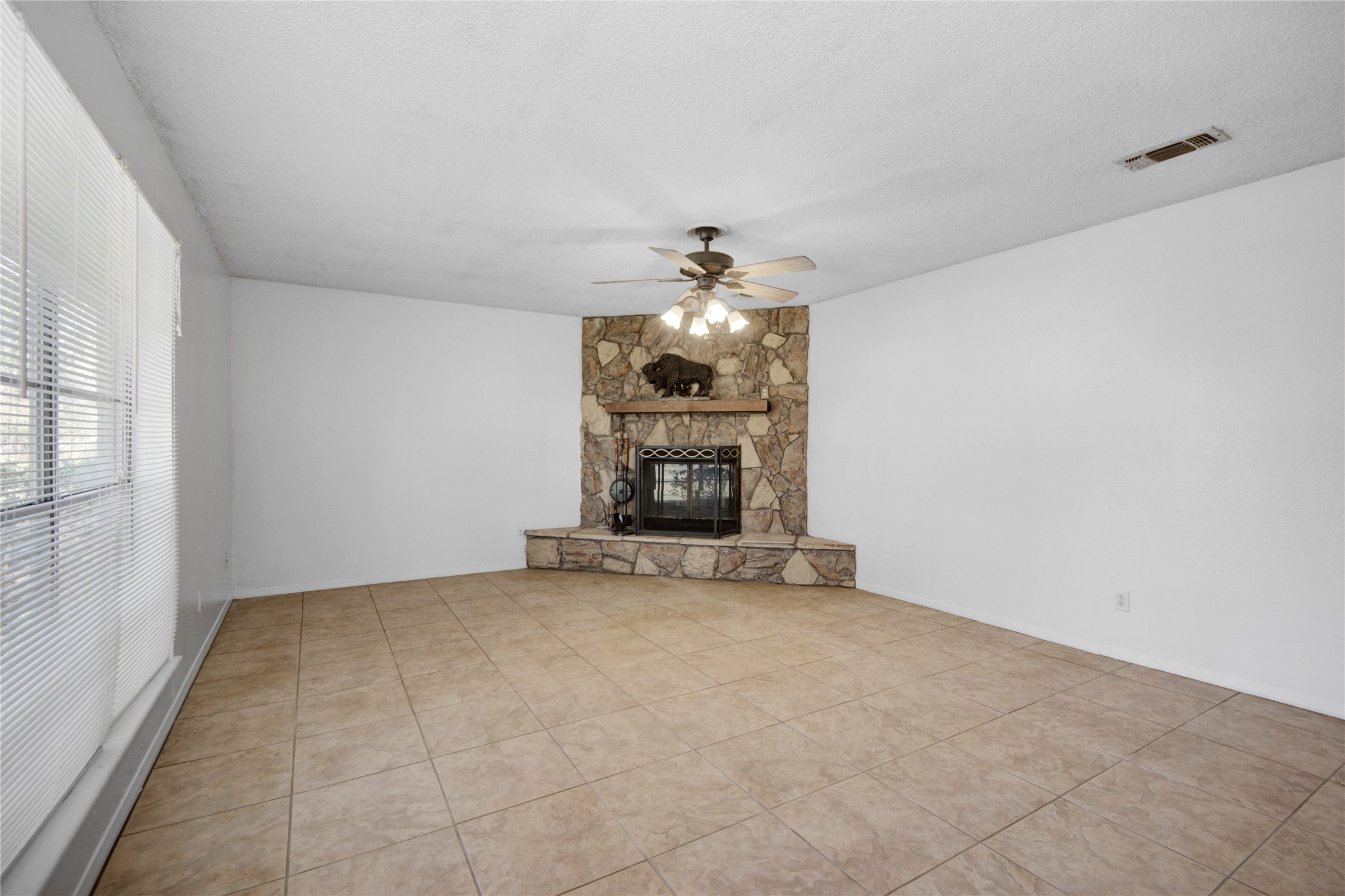 411 County Road 912a Property Photo 7