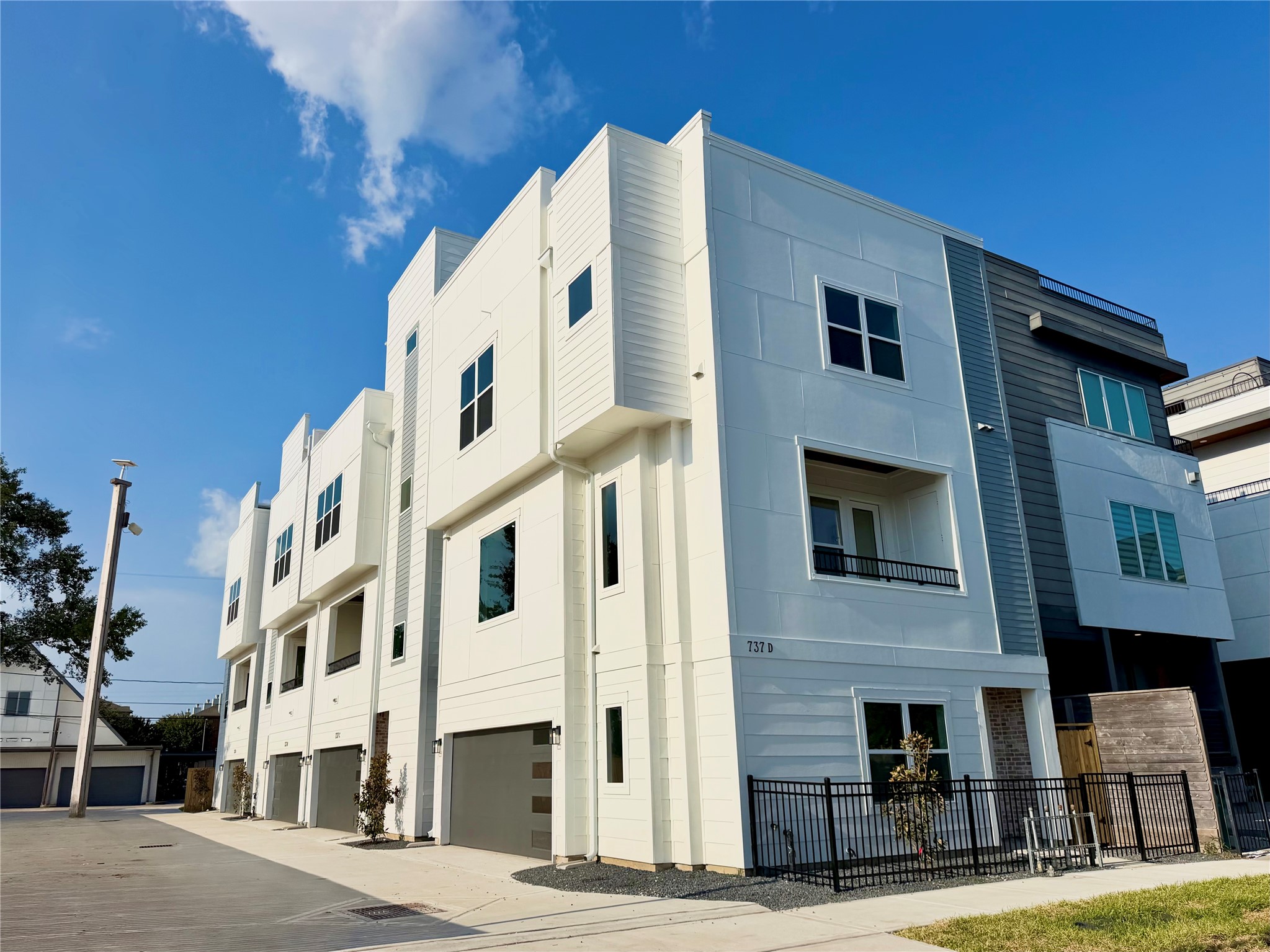 737 W 21st Street Property Photo