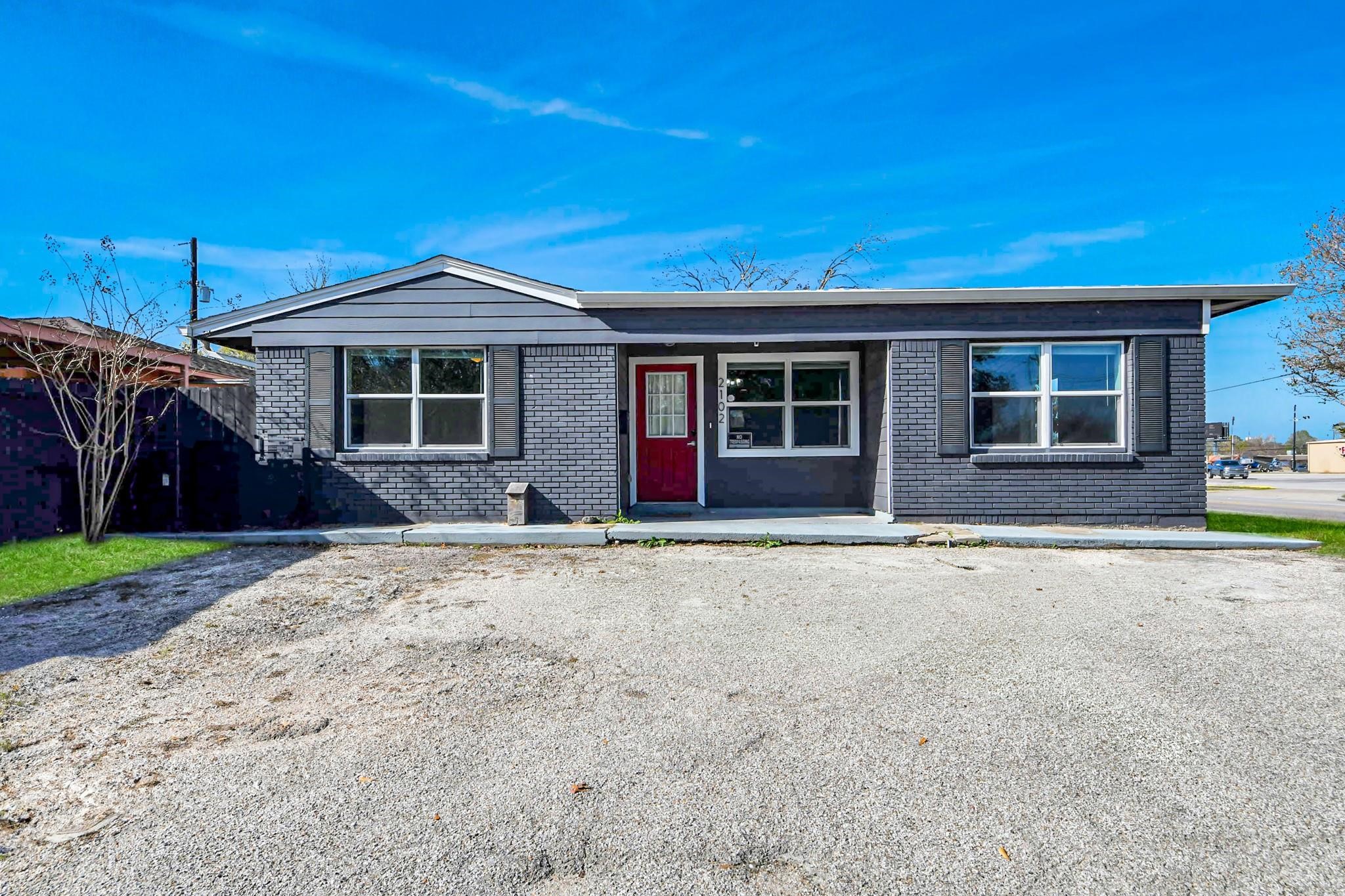 2102 Dewberry Lane Property Photo 1