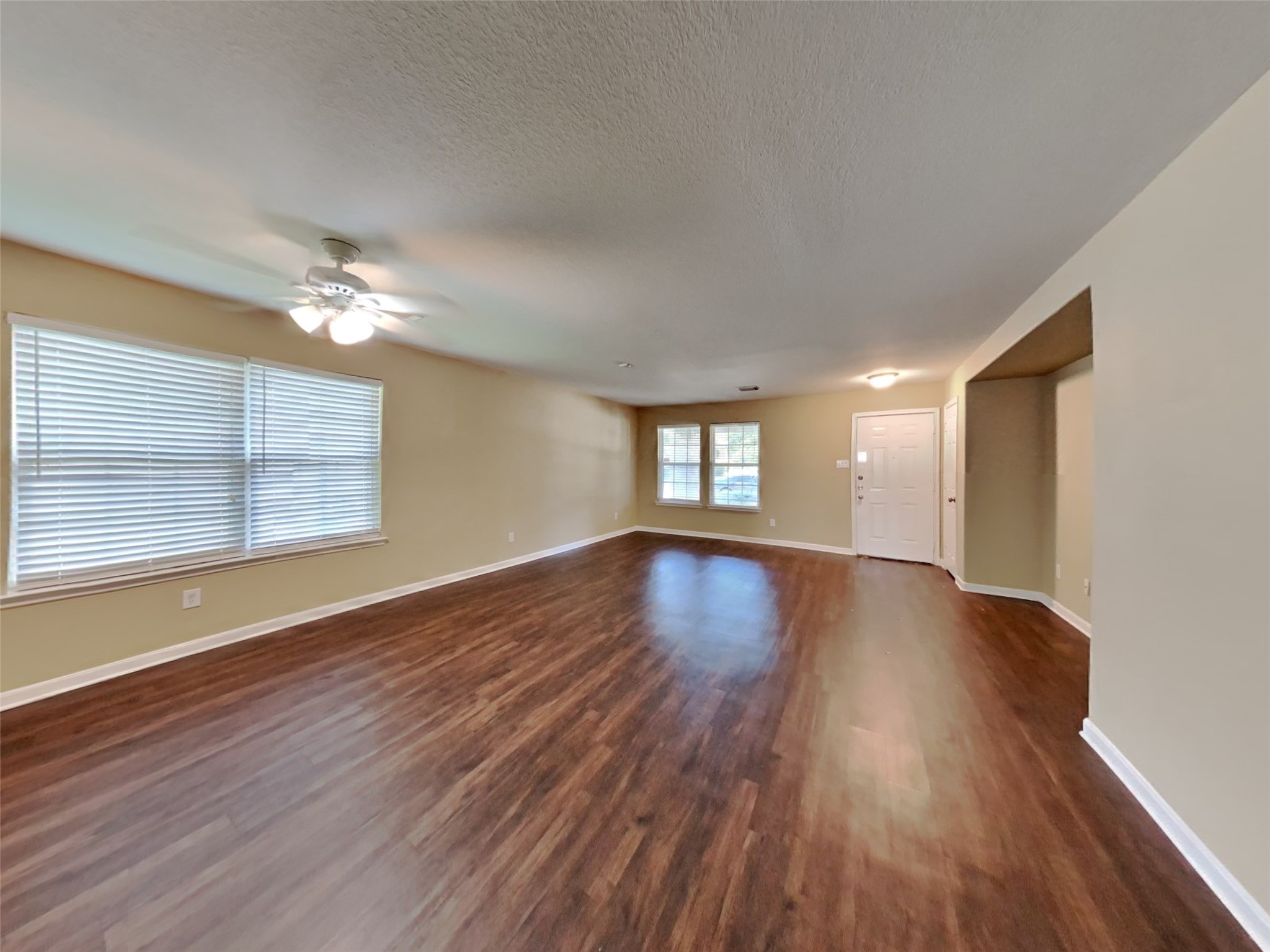 6907 Oleander Grove Way Property Photo 3