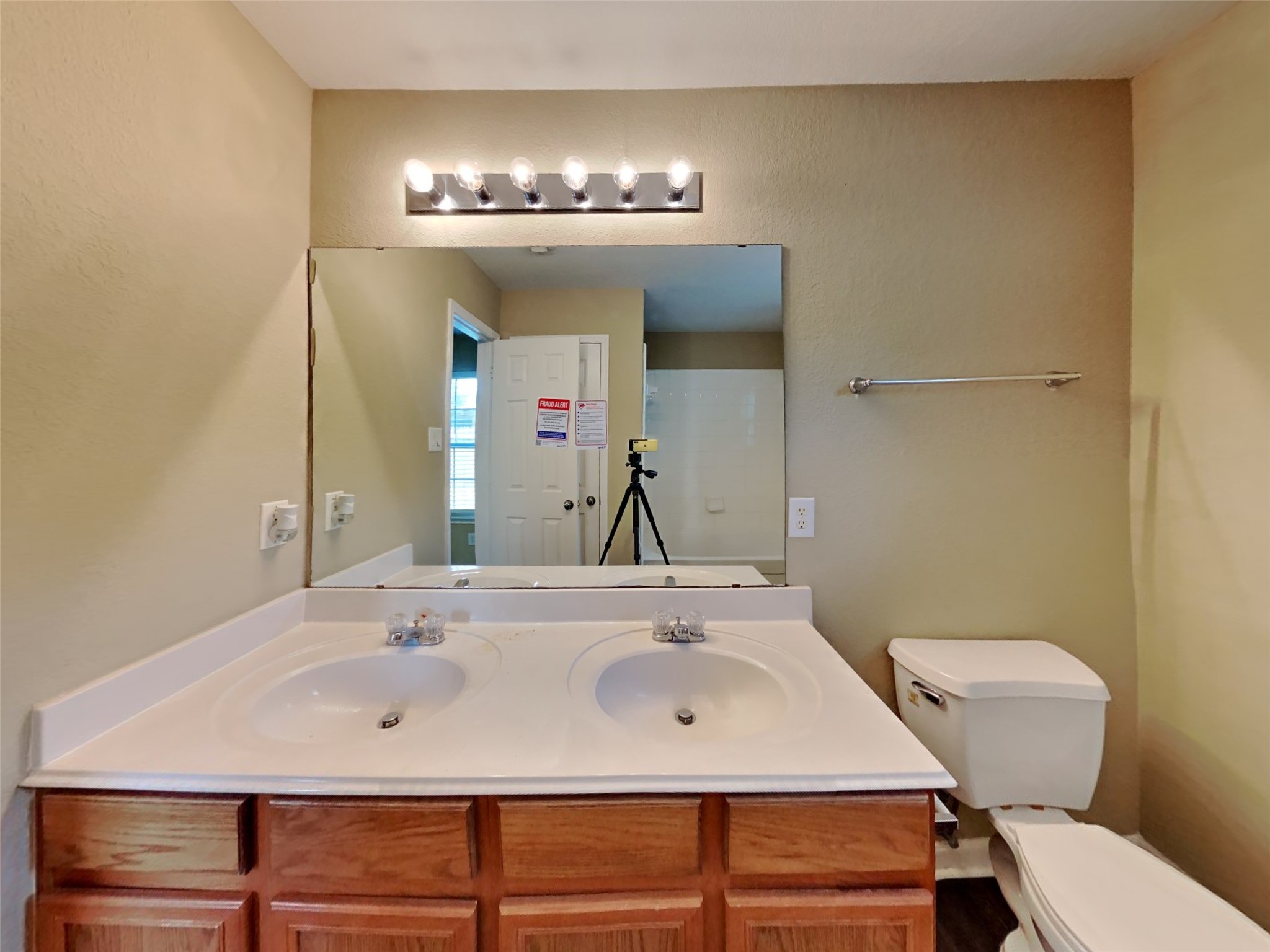 6907 Oleander Grove Way Property Photo 11