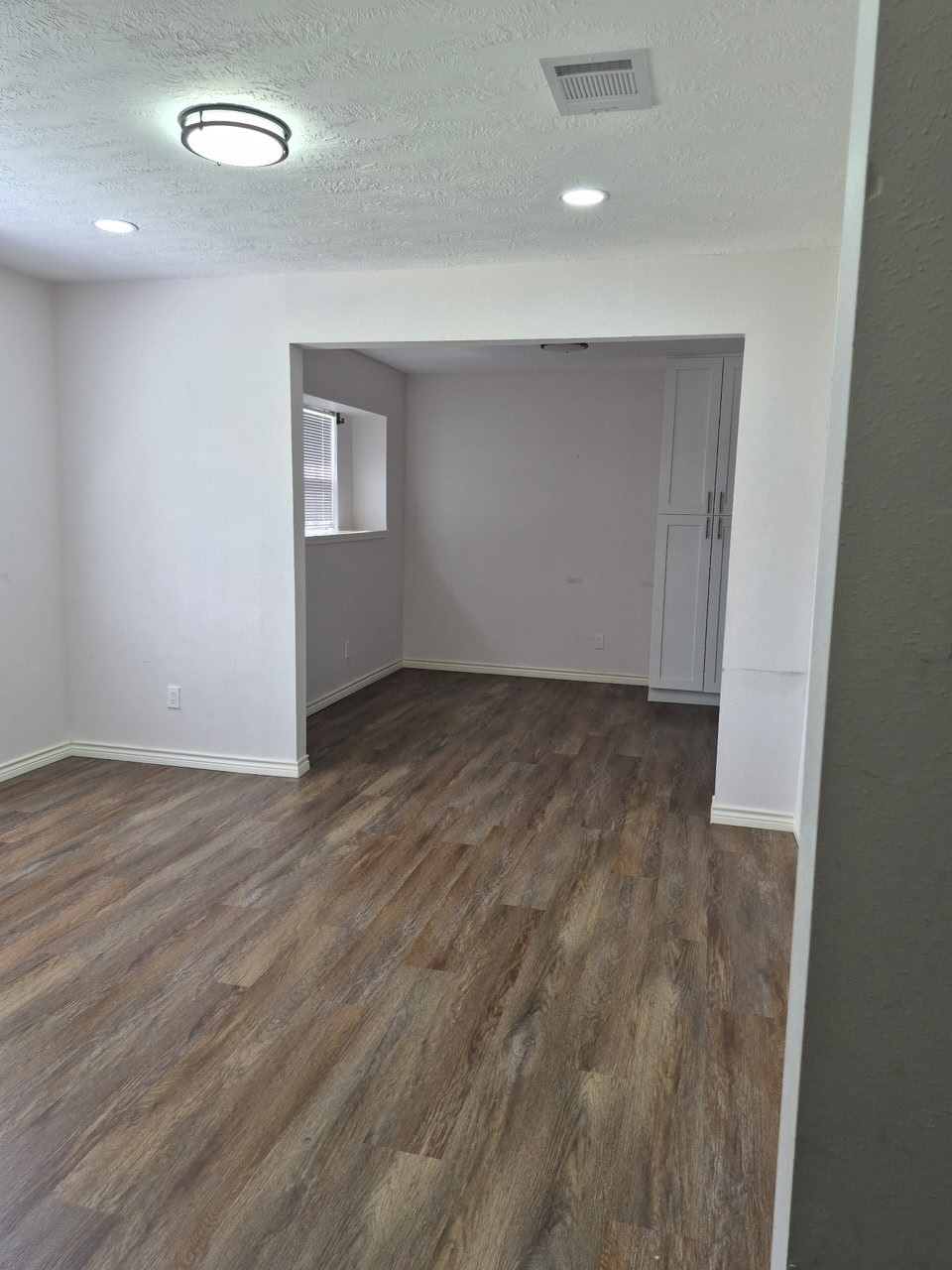 10915 Roandale Drive Property Photo 3