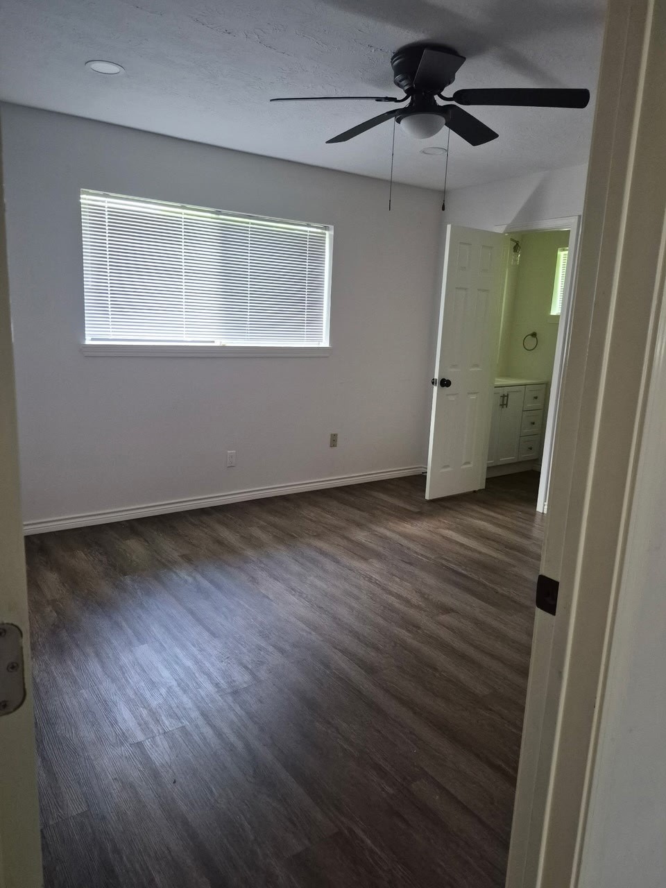 10915 Roandale Drive Property Photo 4