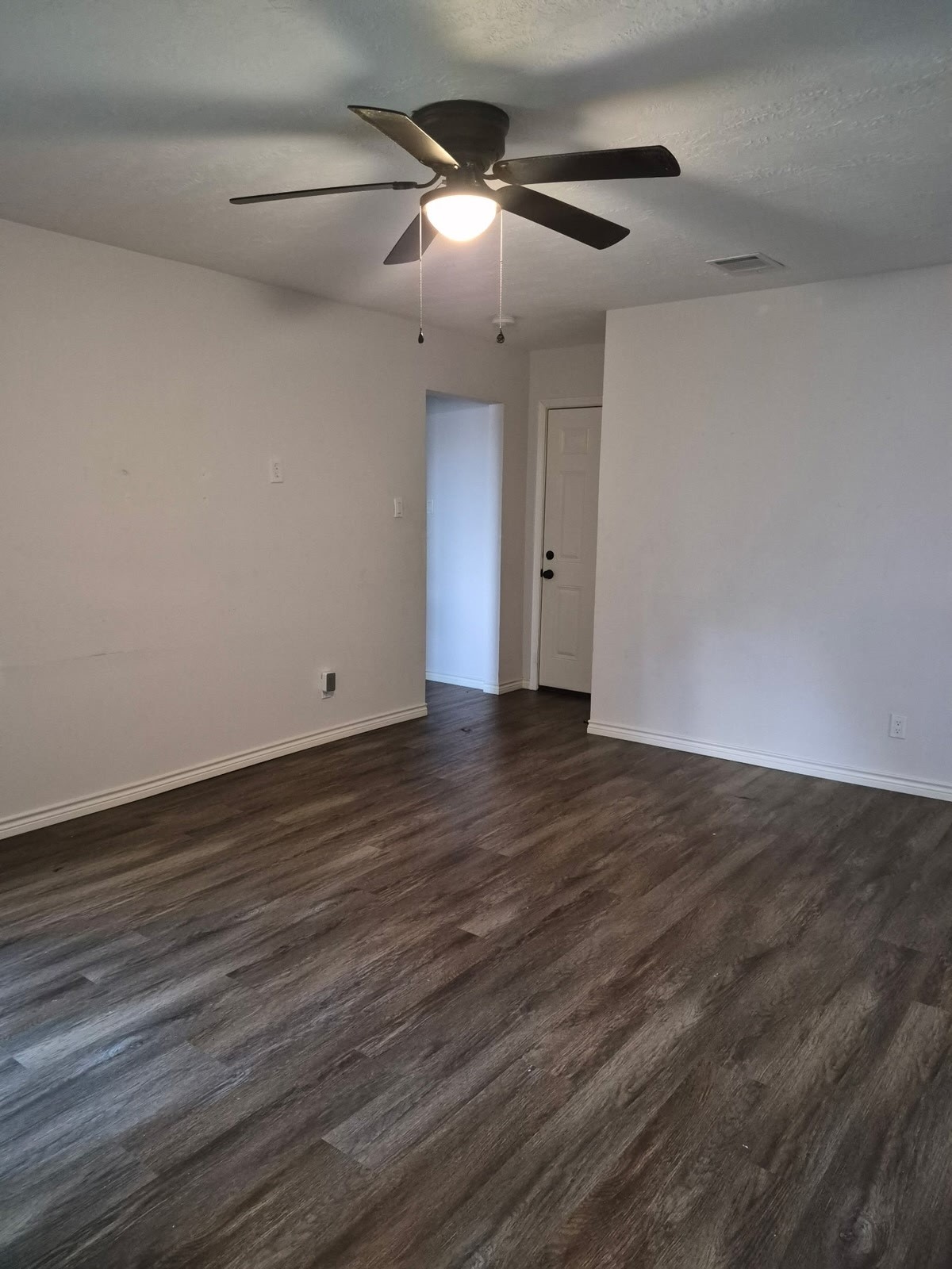 10915 Roandale Drive Property Photo 5