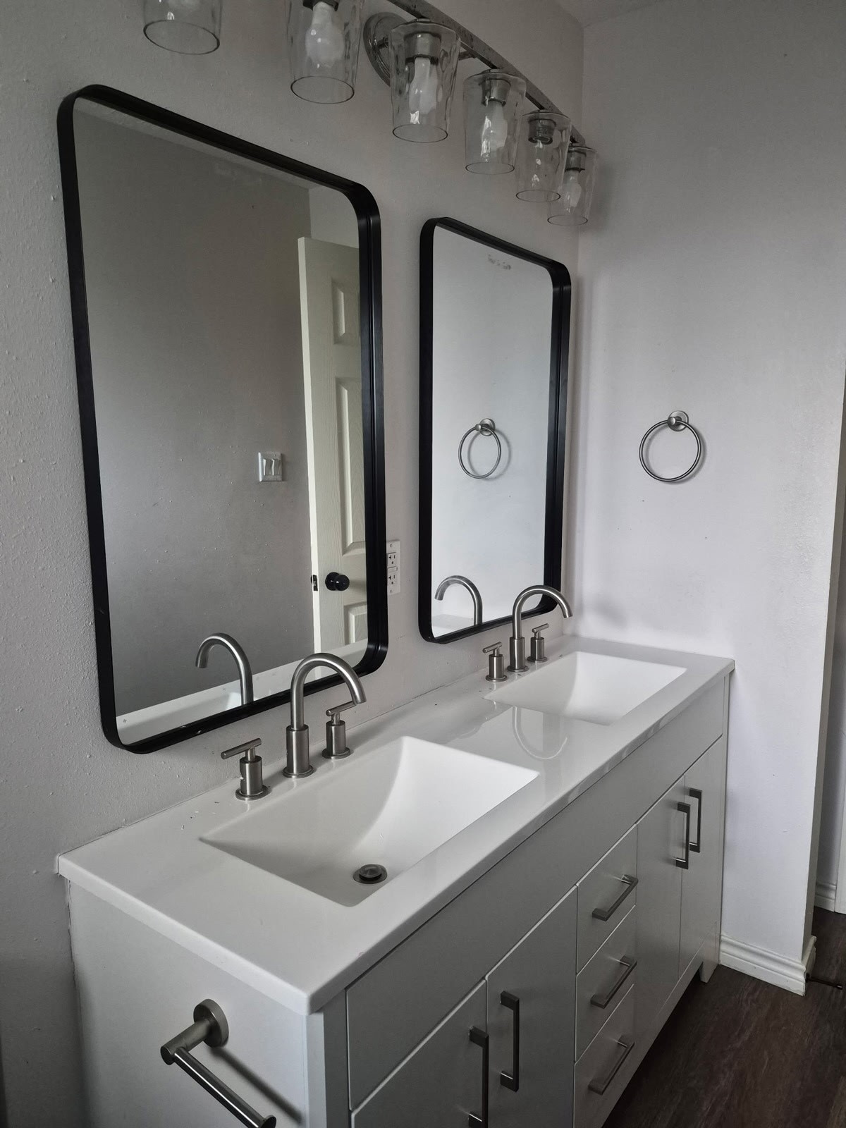 10915 Roandale Drive Property Photo 7
