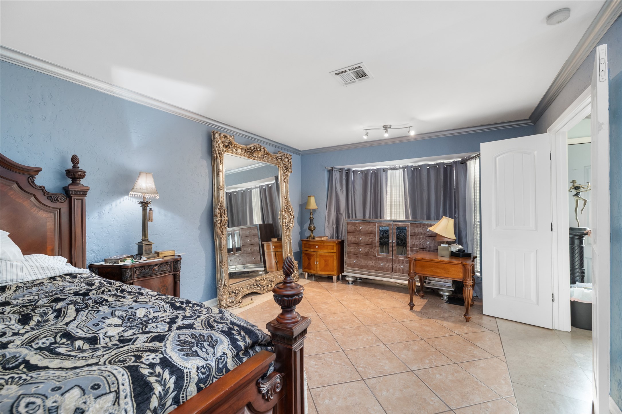 18118 Shadow Valley Drive Property Photo 10