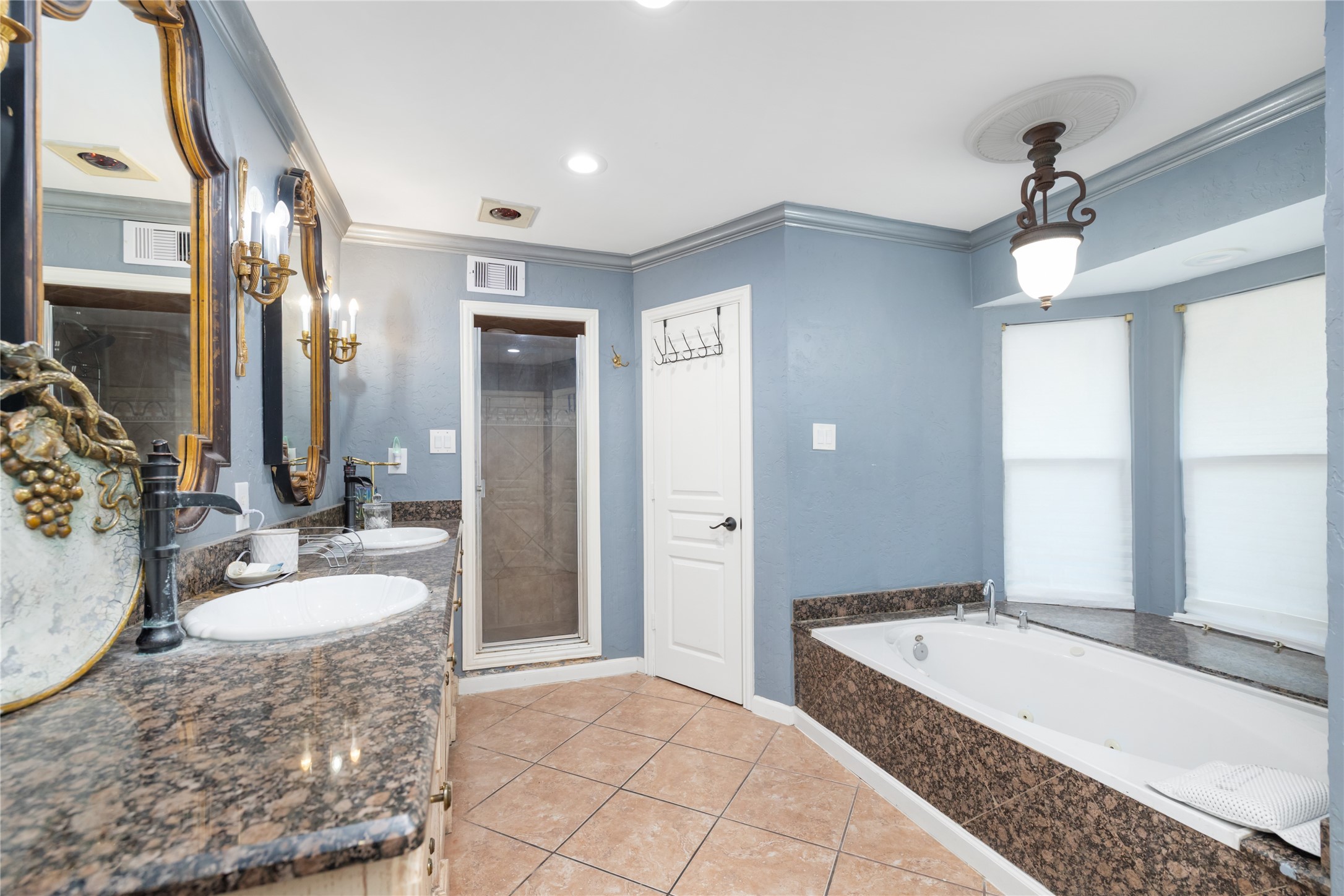 18118 Shadow Valley Drive Property Photo 12