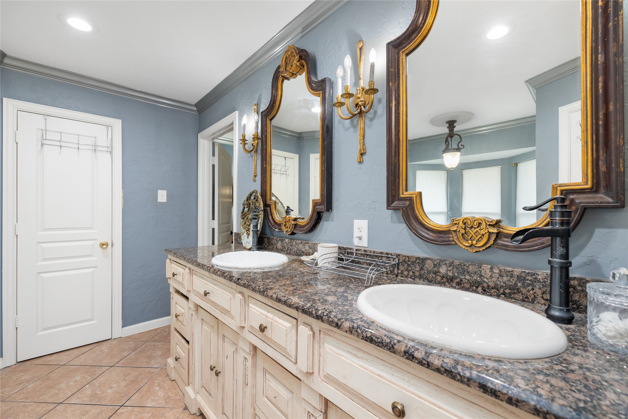 18118 Shadow Valley Drive Property Photo 13