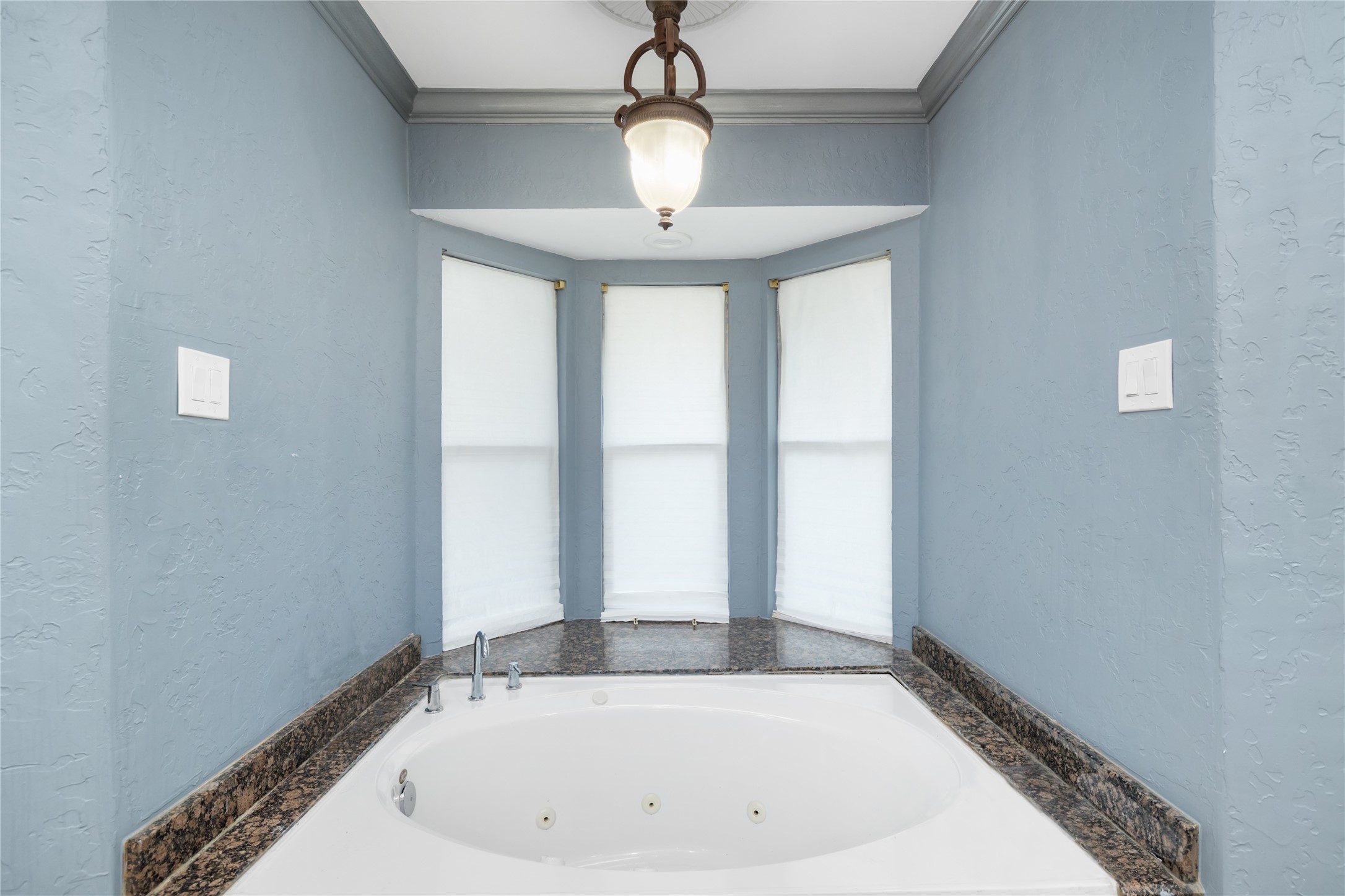 18118 Shadow Valley Drive Property Photo 14