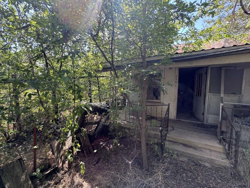 110 N Cotton Belt Avenue Property Photo 1