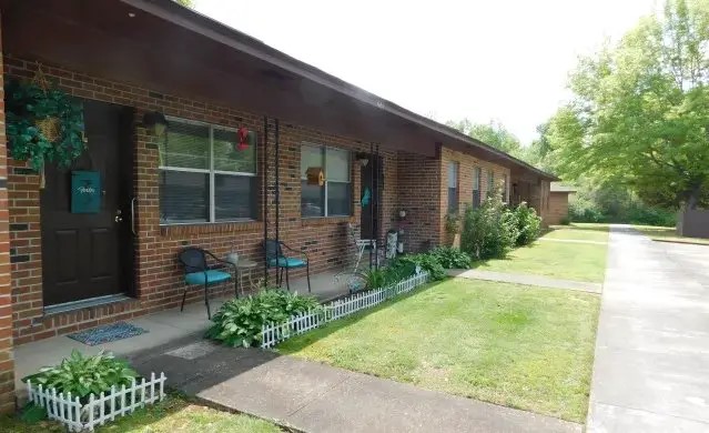 304 Julia Circle Property Photo 1
