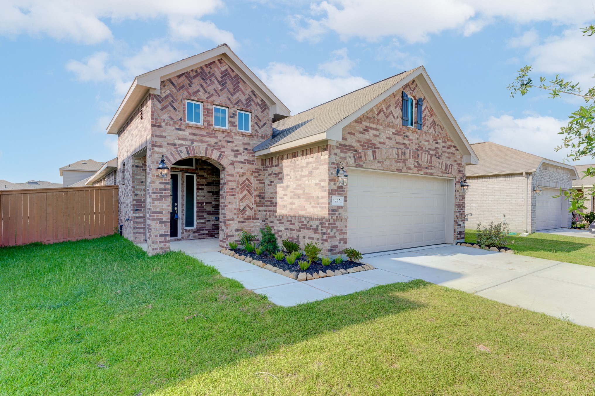 1225 Red Hills Drive Property Photo 2