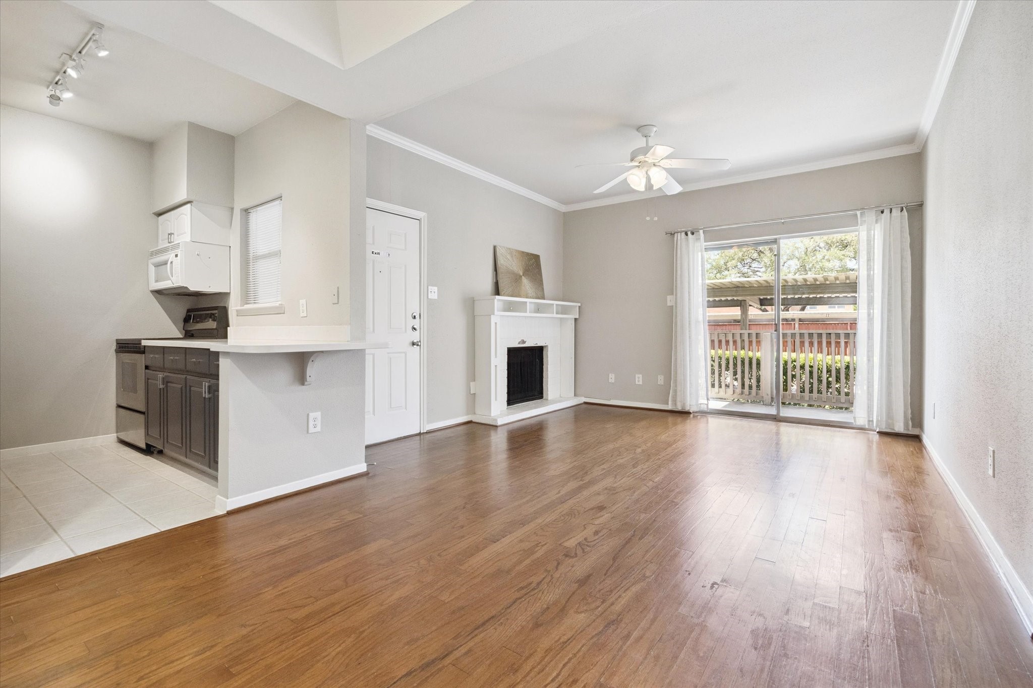 4041 Drake Street 113 Property Photo 4