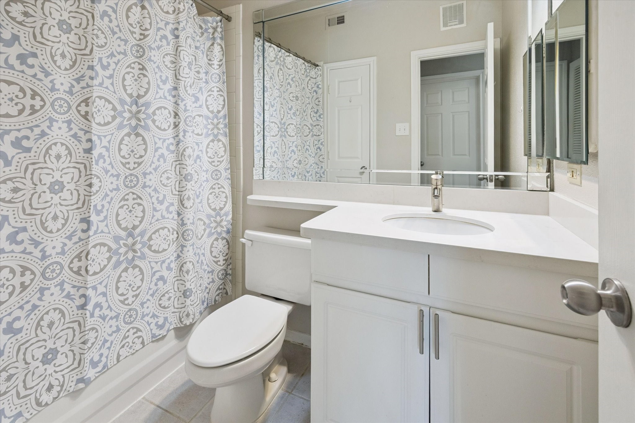 4041 Drake Street 113 Property Photo 12