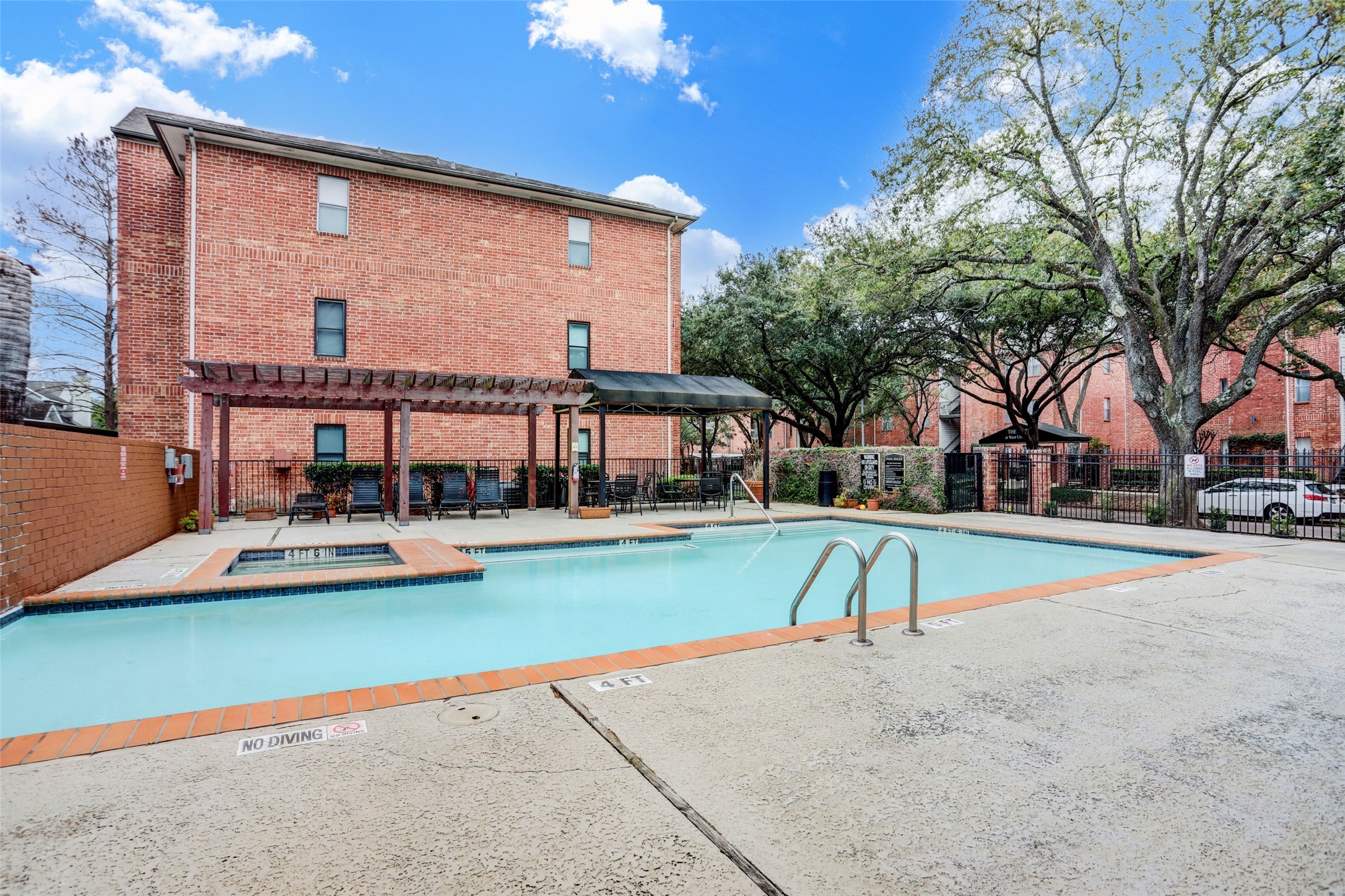 4041 Drake Street 113 Property Photo 16