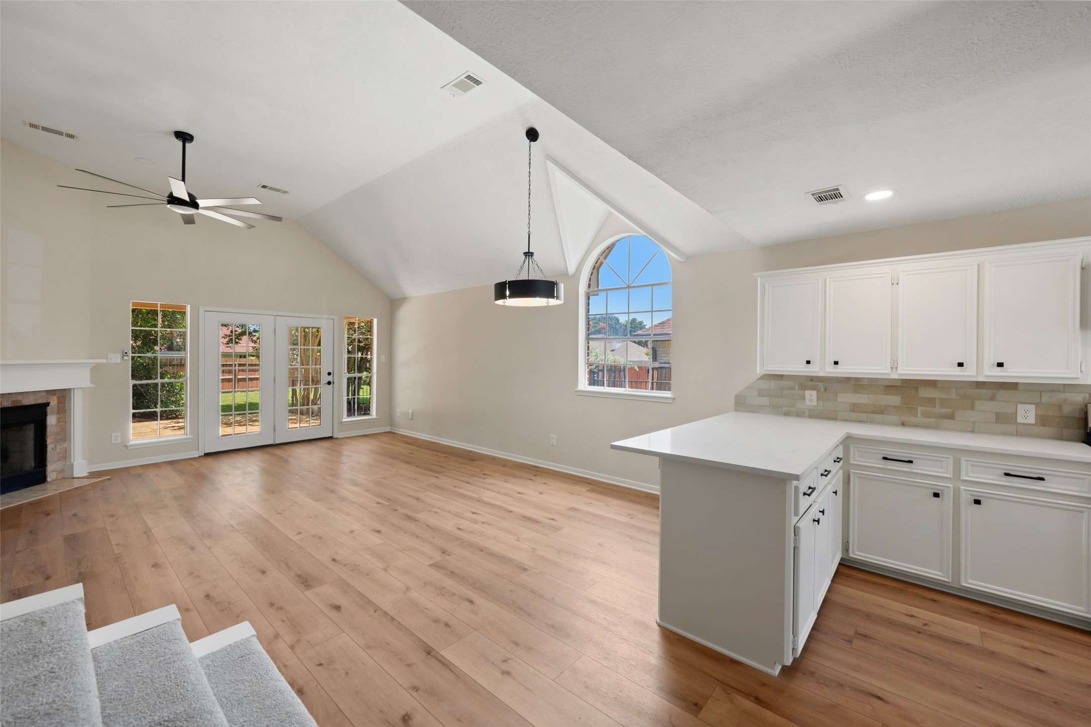6979 Breezy Point Property Photo 4