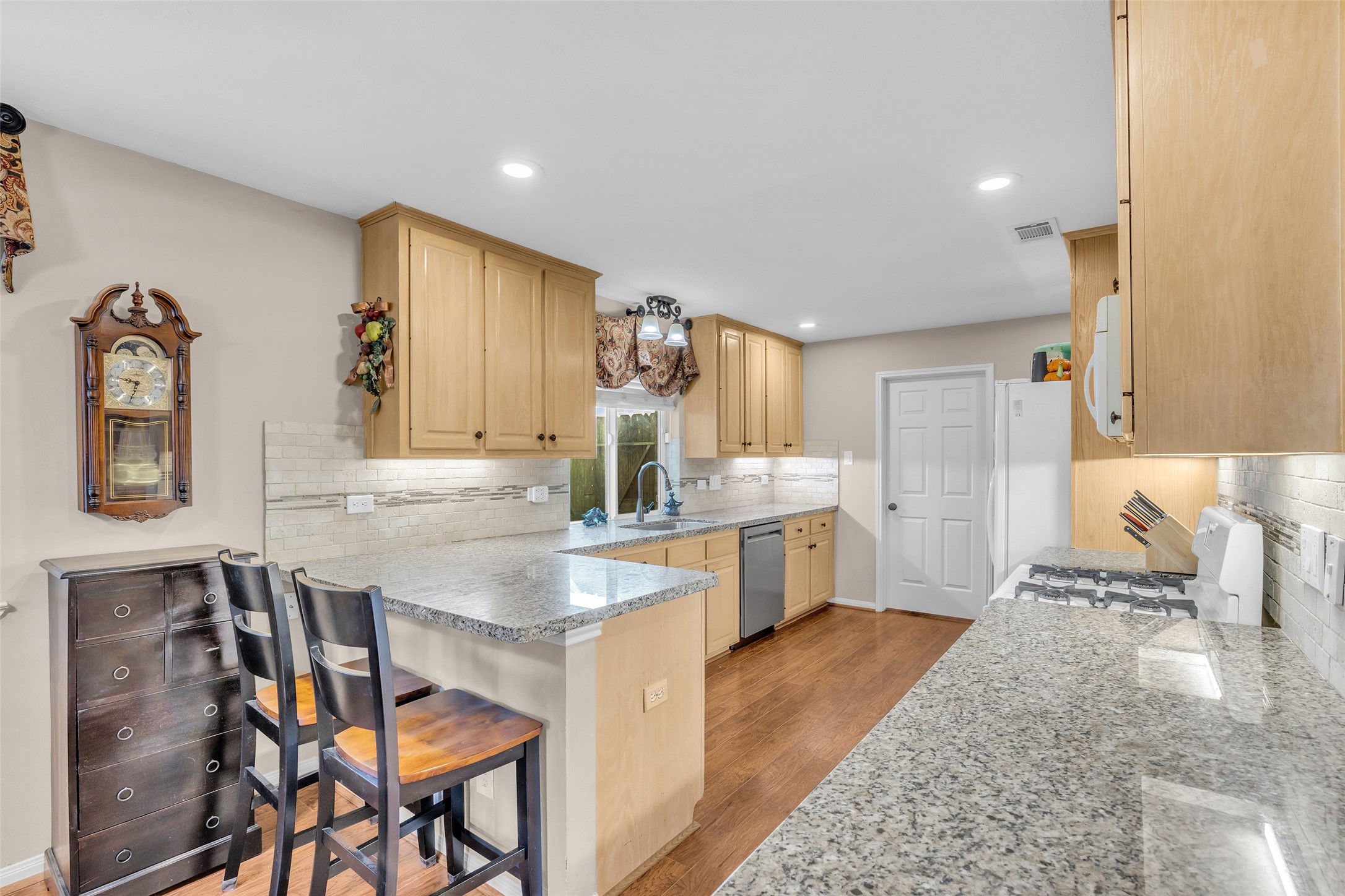 2618 Spring Bend Drive Property Photo 4