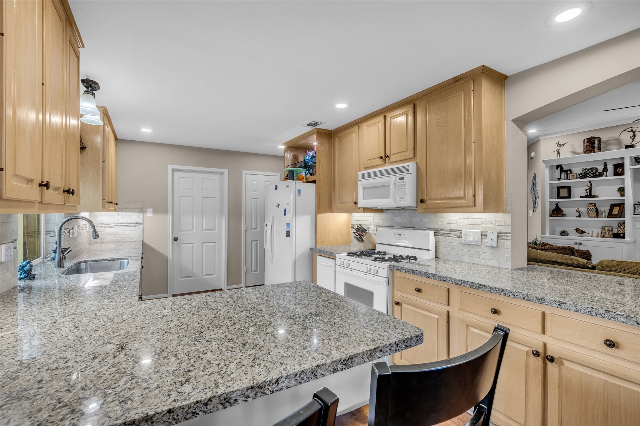 2618 Spring Bend Drive Property Photo 6