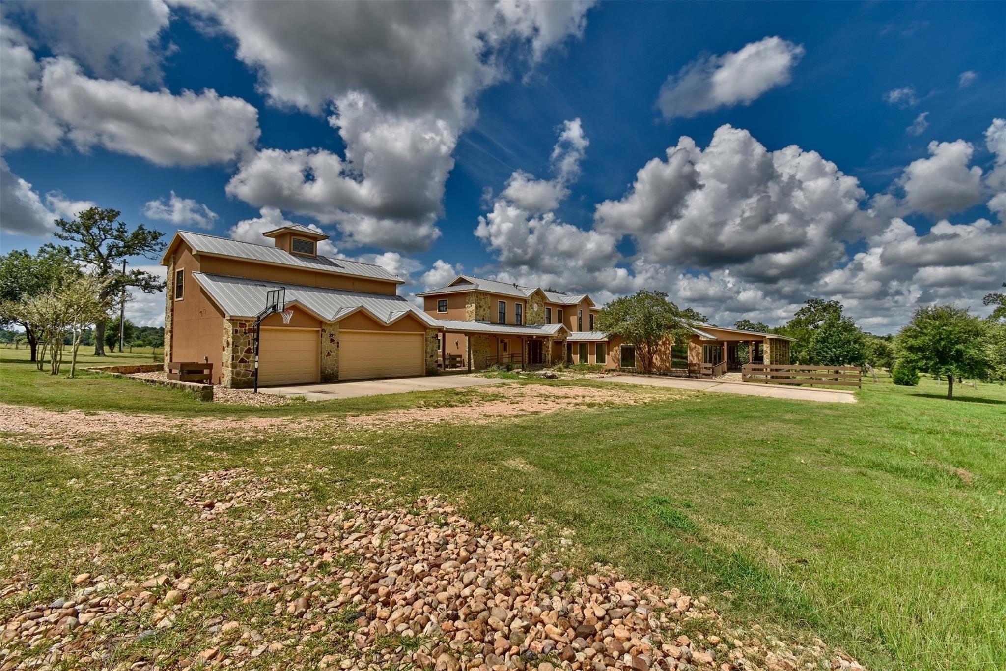 2316 Highway 159 E Property Photo 2