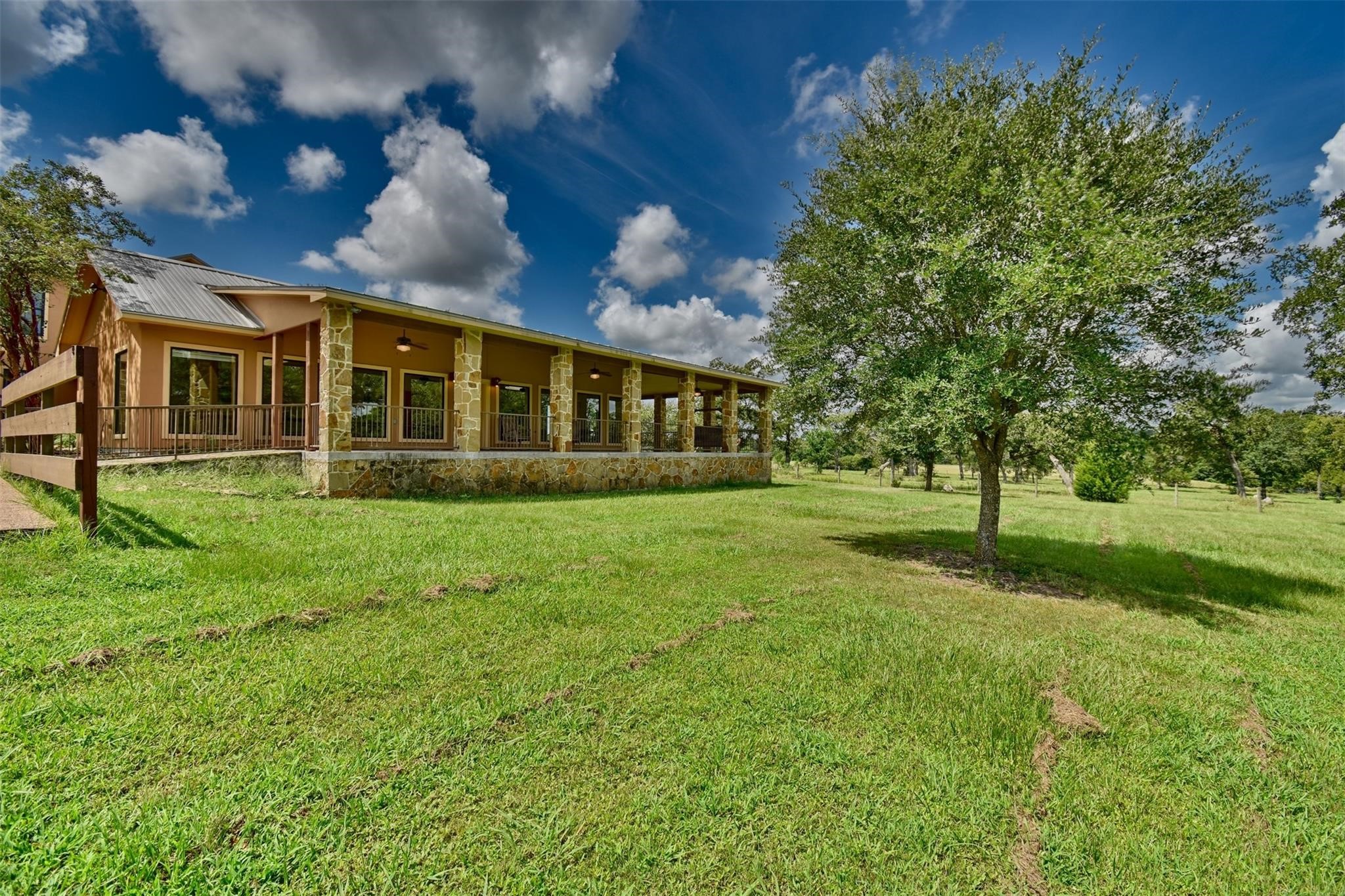 2316 Highway 159 E Property Photo 3
