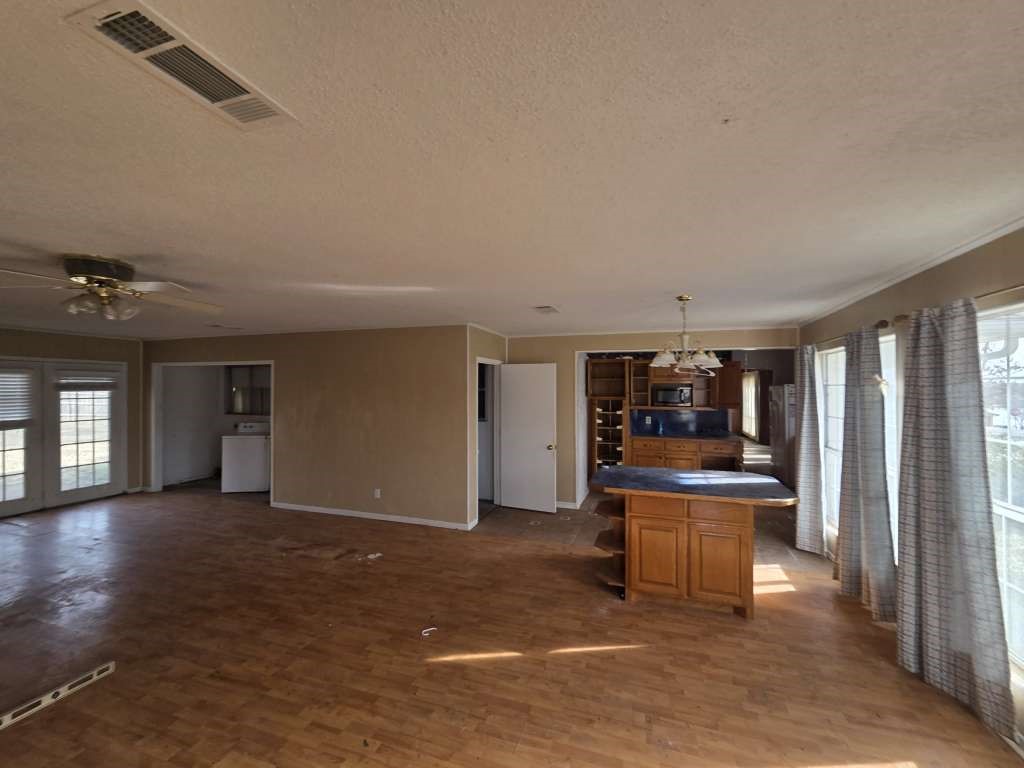 422 Navajo Trail Property Photo 4