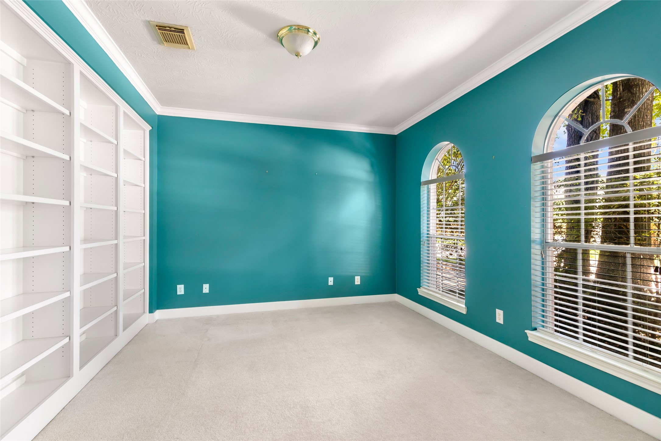 5426 Hickory Village Drive Property Photo 4