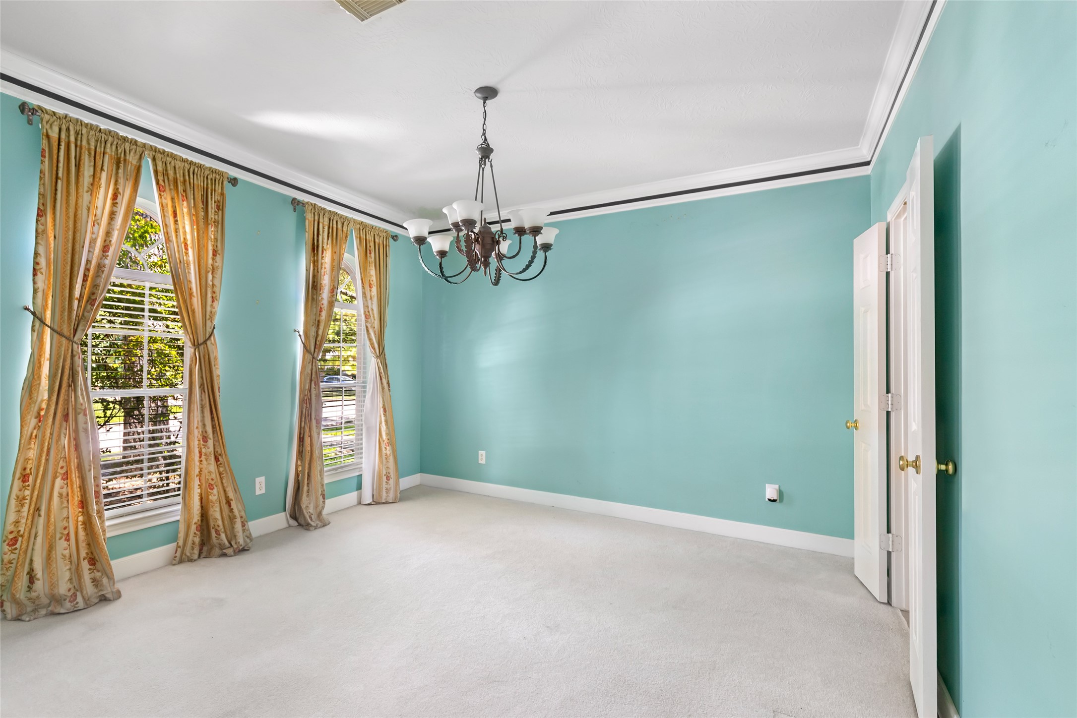 5426 Hickory Village Drive Property Photo 6